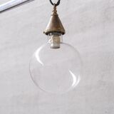 Ampoule en verre clair et laiton pendentif français du milieu du siècle
