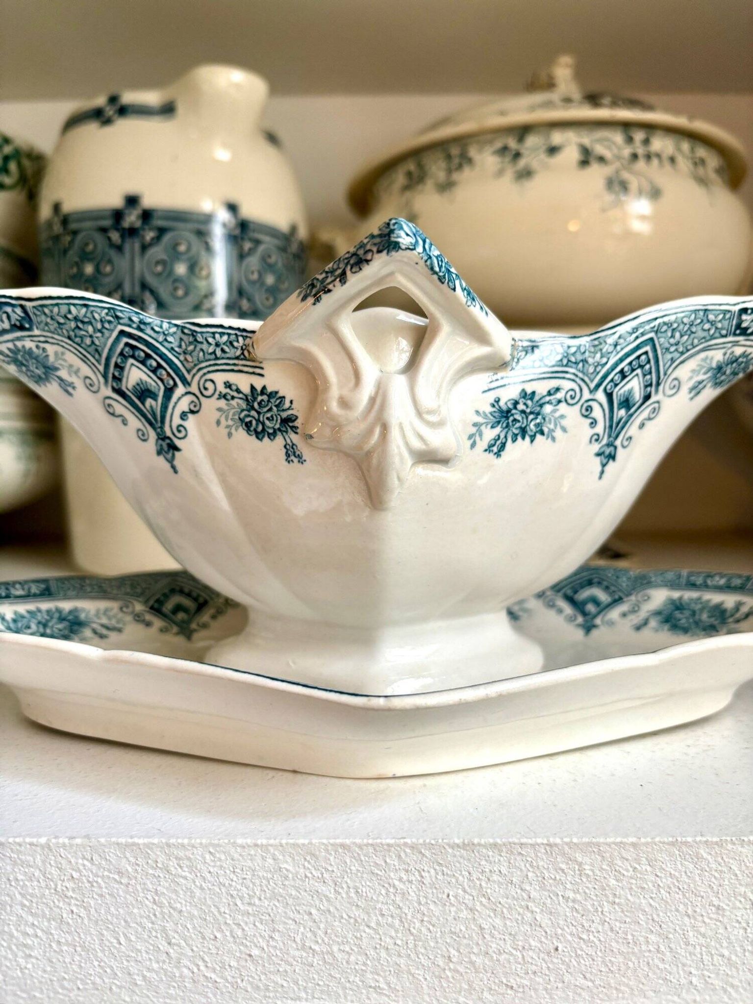 Saucière en terre de fer bleue et blanche