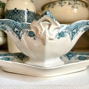 Saucière en terre de fer bleue et blanche