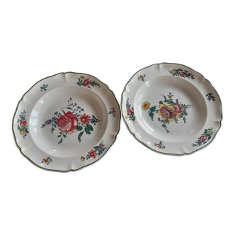 Flat plates with floral pattern