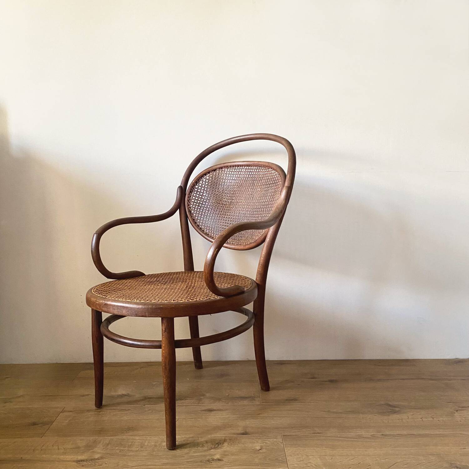 Thonet armchair n 15 curved wood and canework