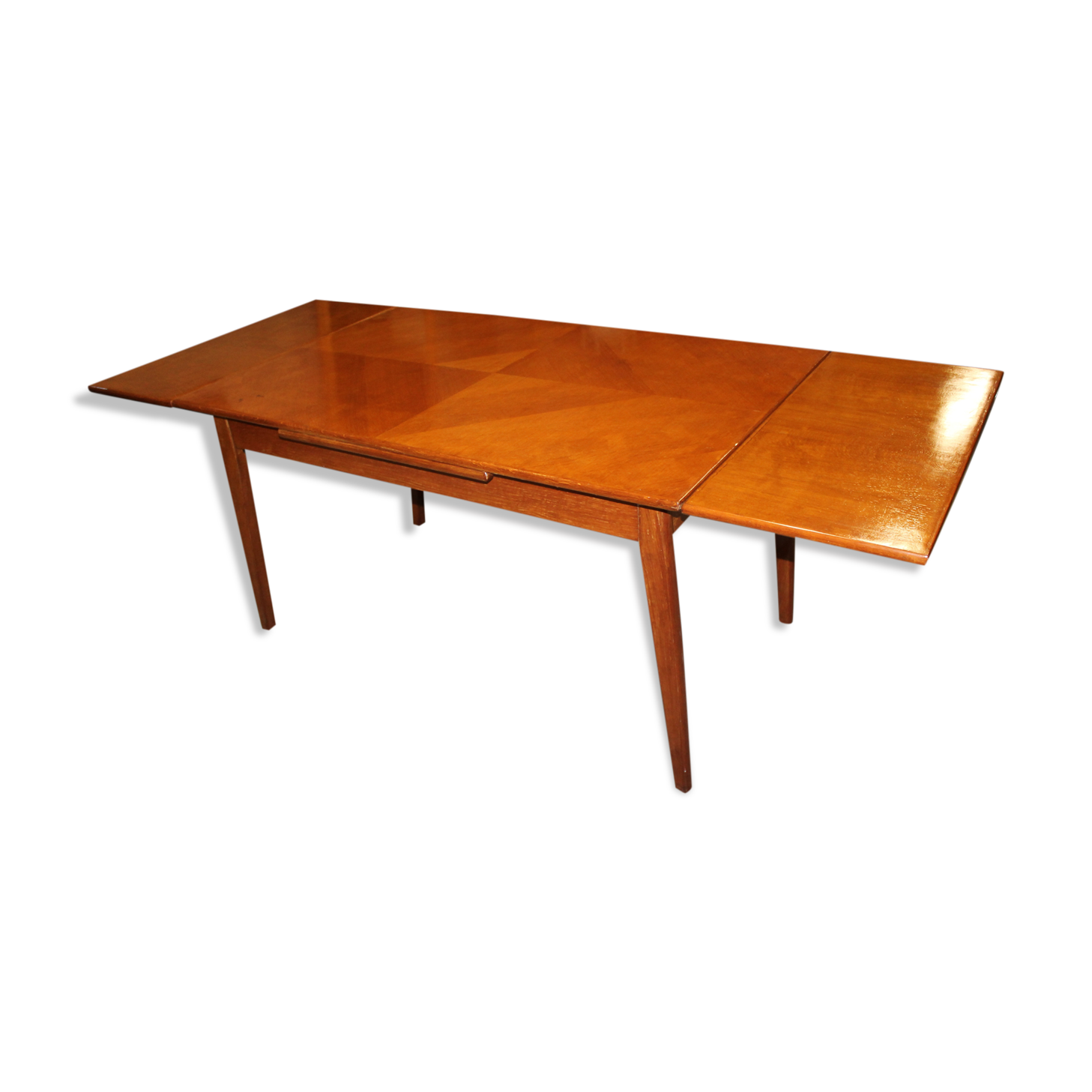 Extendable oak table