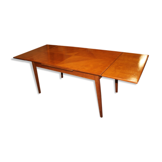 Extendable oak table