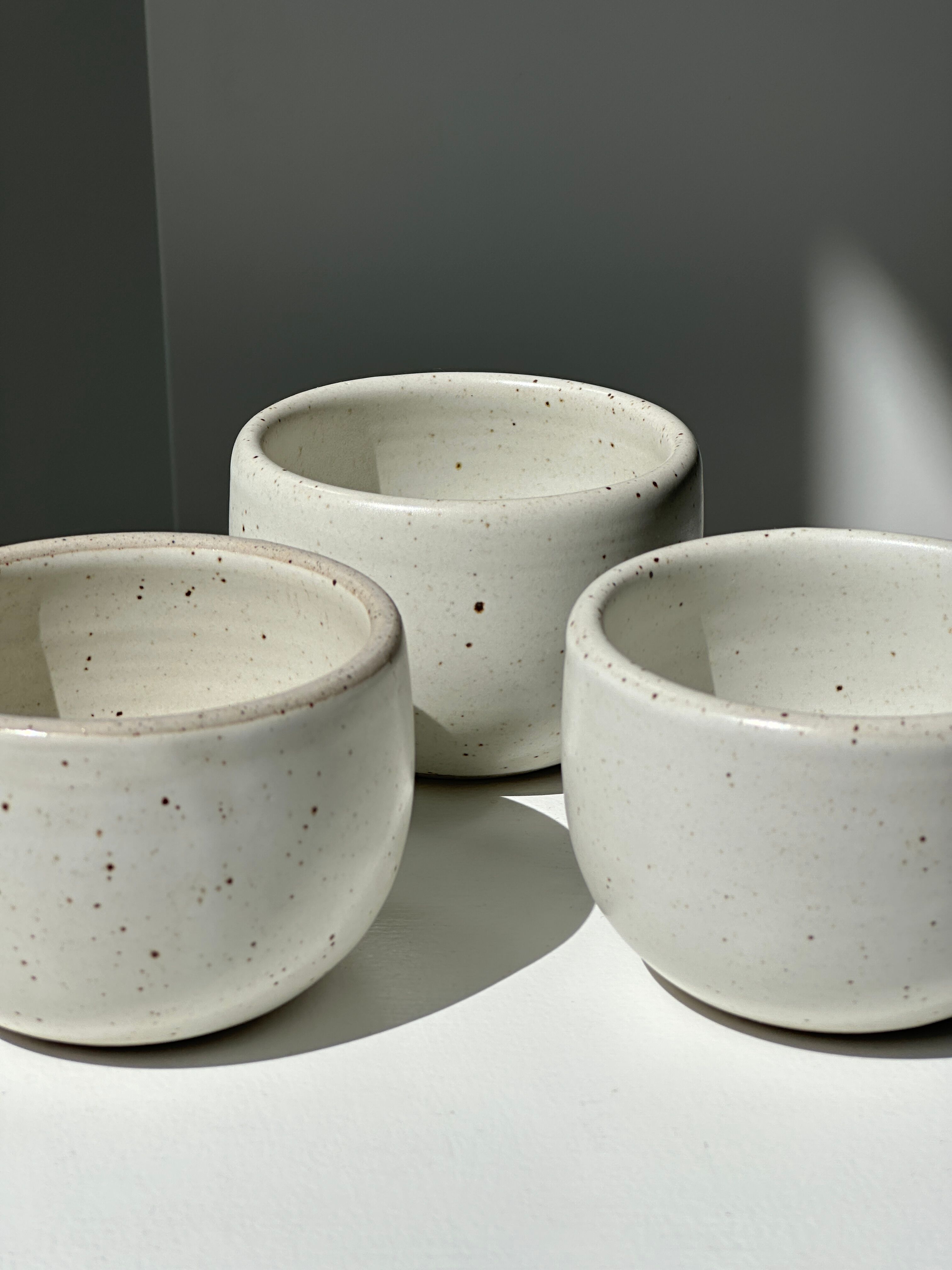 Trio of white ceramic cups D9cm