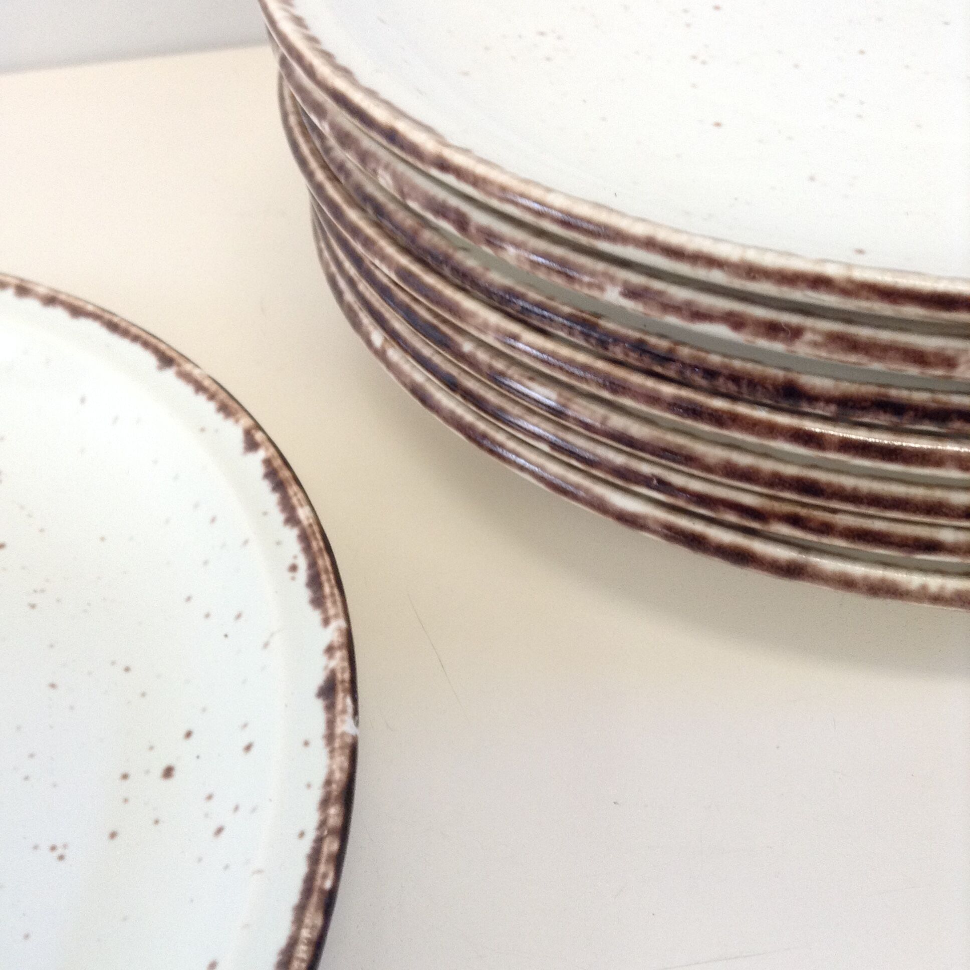 Faience plates of Gien