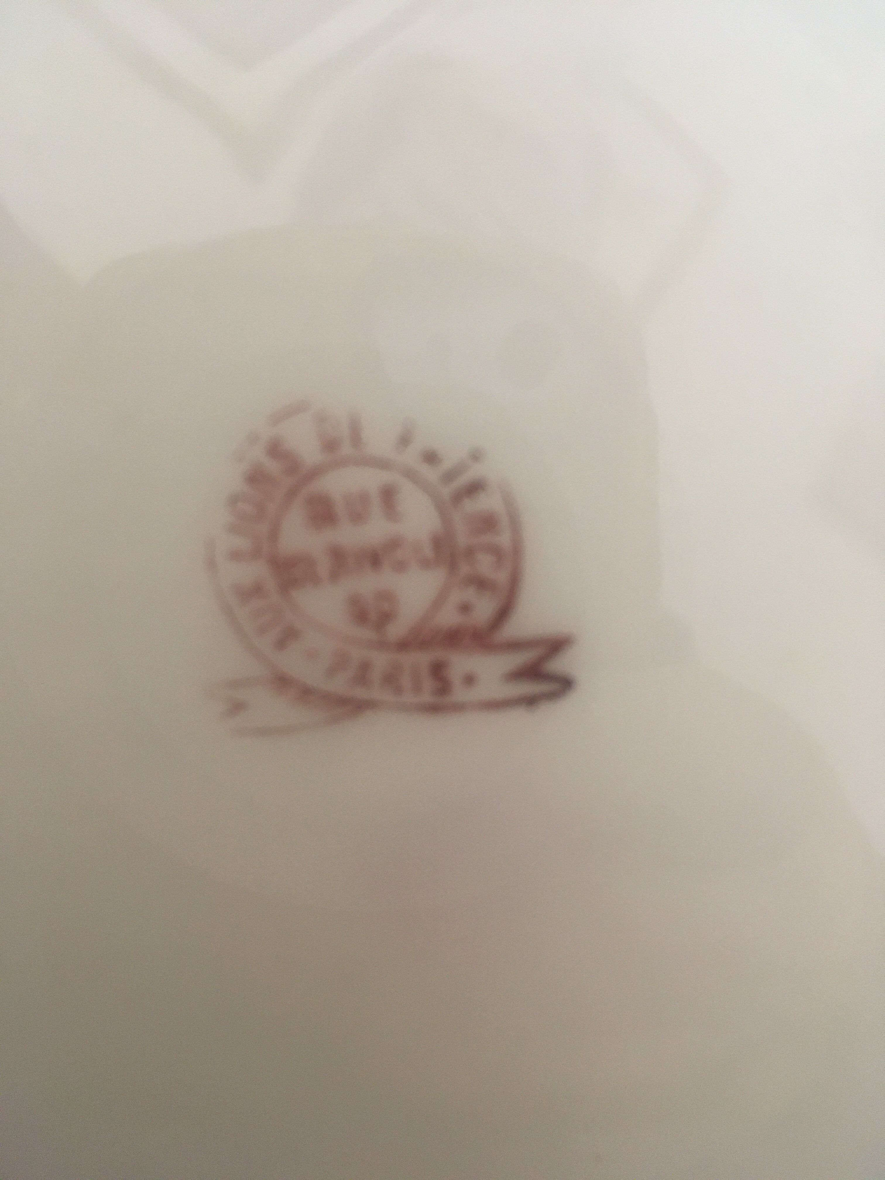 Flat old plates mismatched with flowers