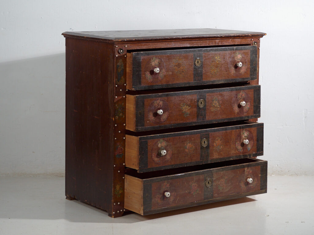 Commode populaire ancienne peinte – Autriche, vers 1900