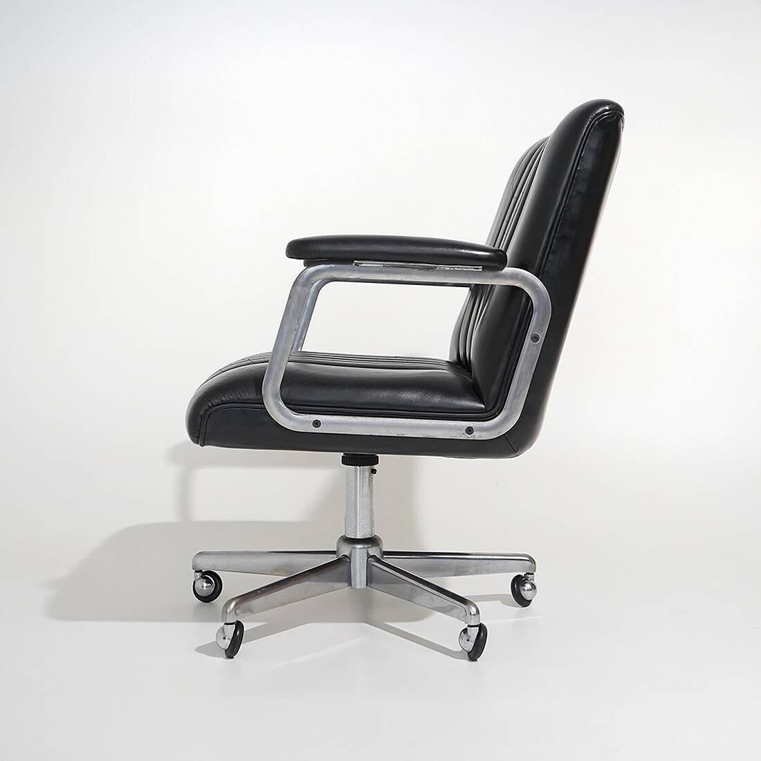 Office chair by Osvaldo Borsani for Tecno, 1960s
