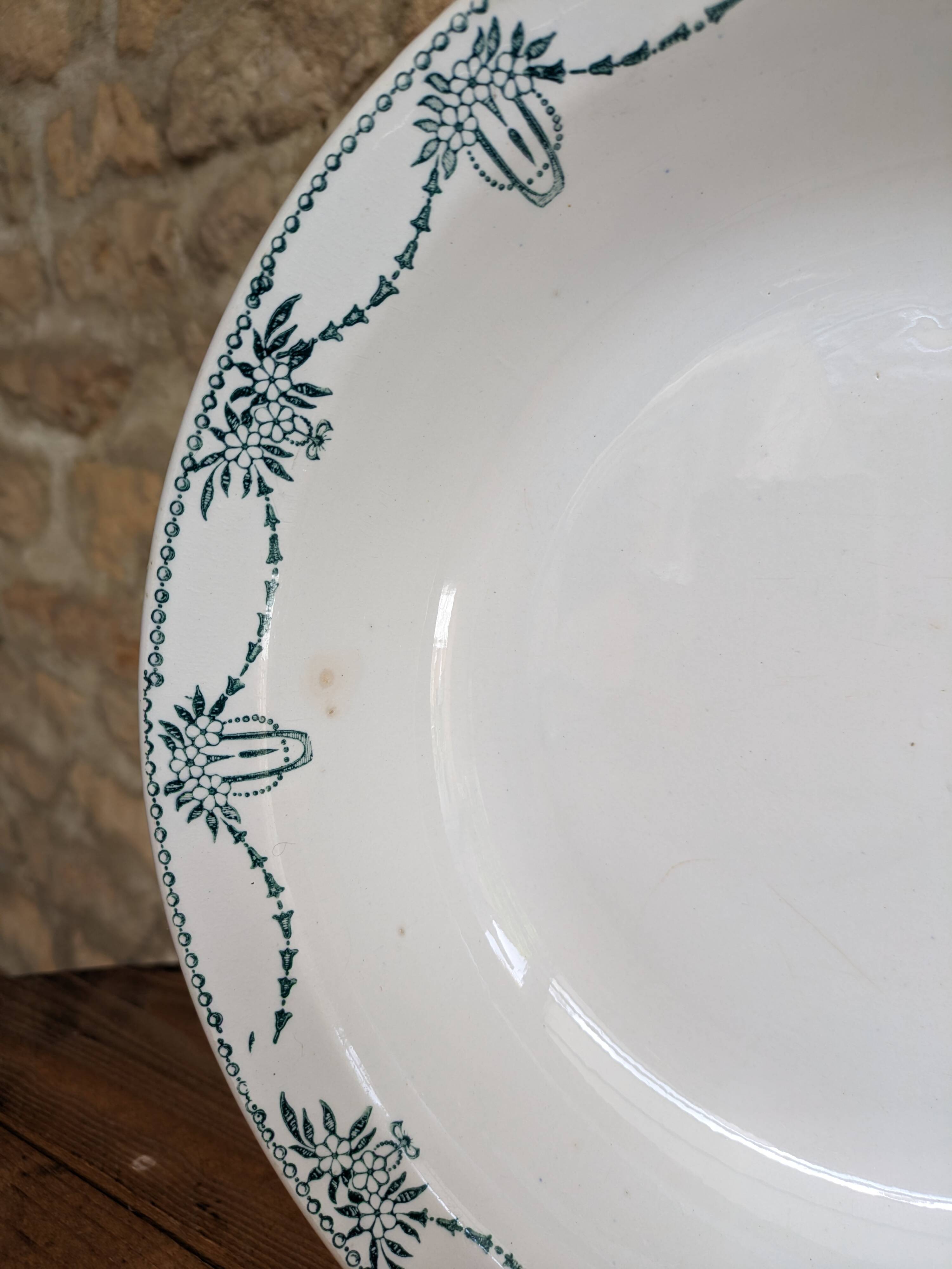 Ancien plat de service creux en céramique Moulin des loups & Hamage modèle Graciela