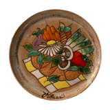 Assiette en céramique Vallauris décor légumes