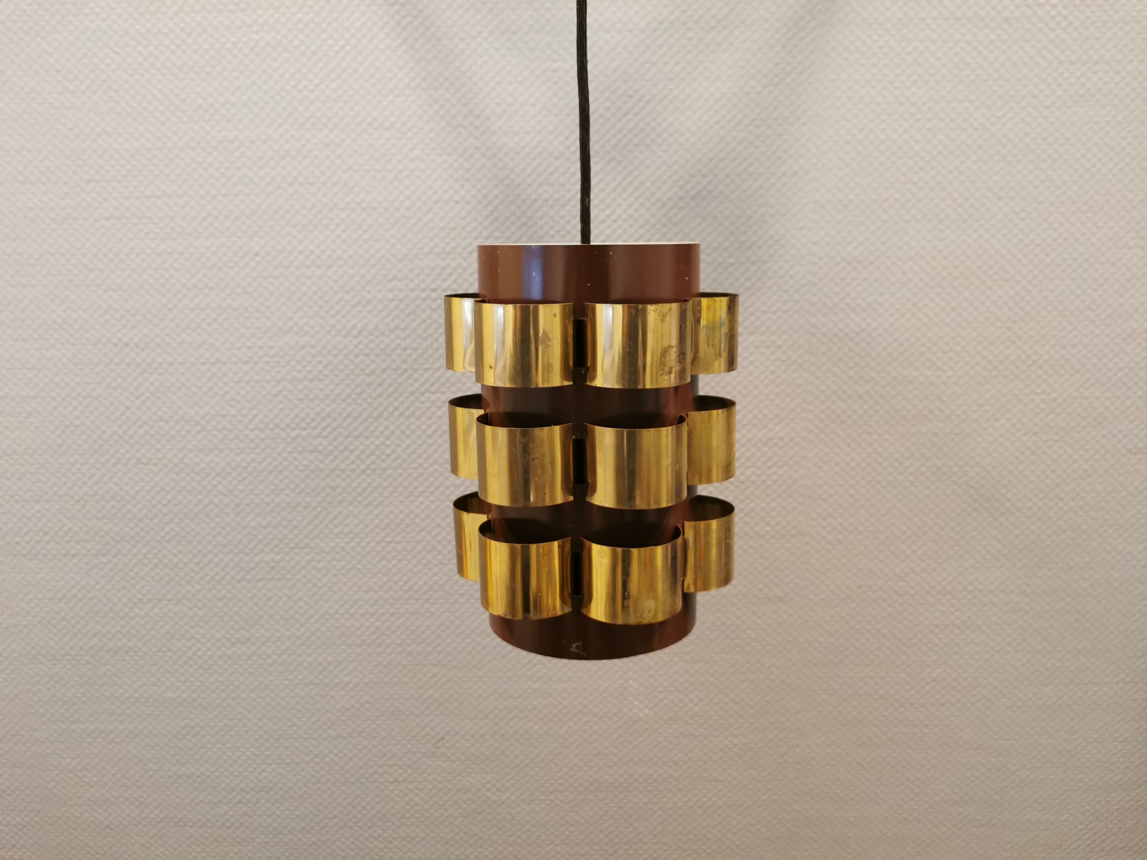 Danish hanging lamp from the 70s, in thin cut metal.