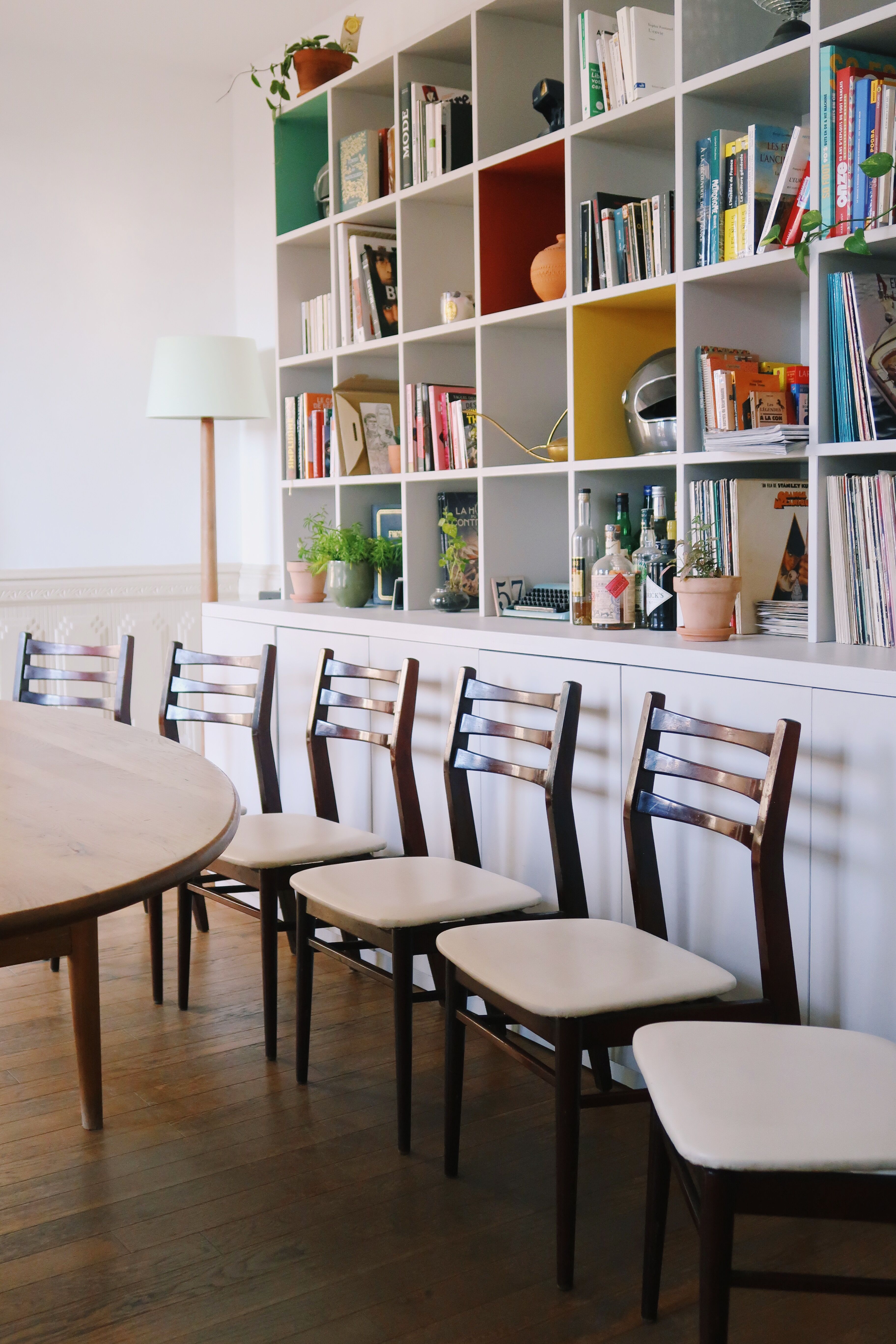 6 Scandinavian chairs skaï white