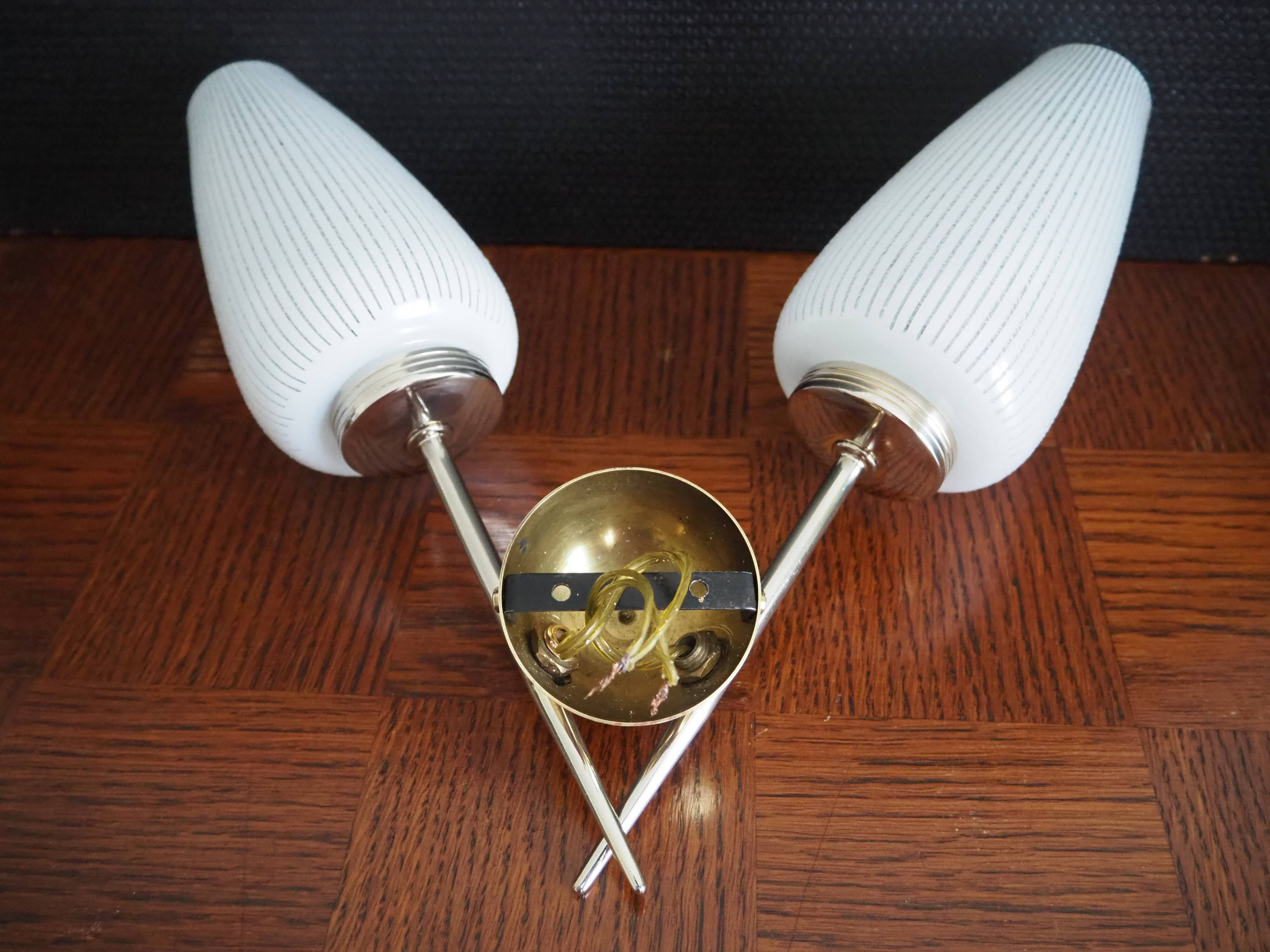 Double brass wall lamp from the 1960s - White glass globe