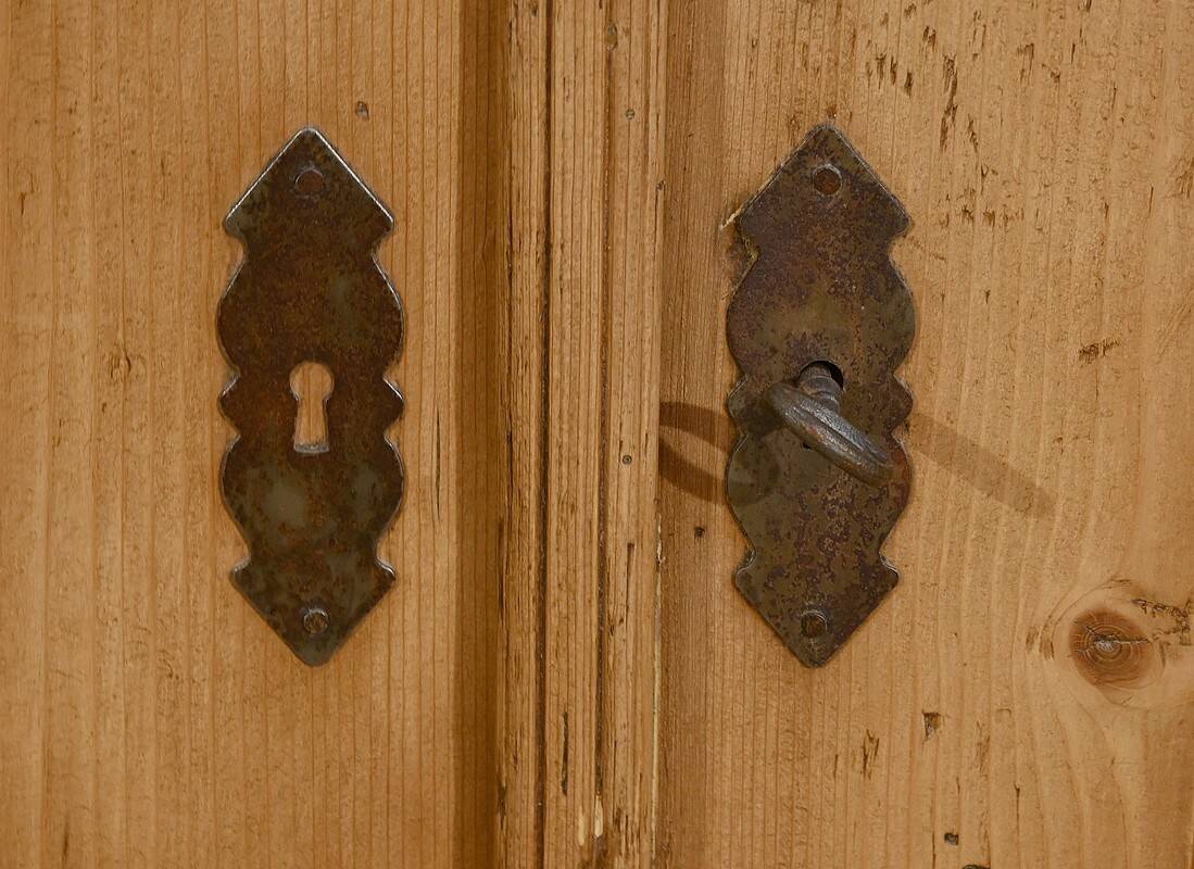 Pine Sideboard – Early 20th Century