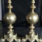 Paire de chenets en laiton et fonte, décor de marmousets, style louis xiv