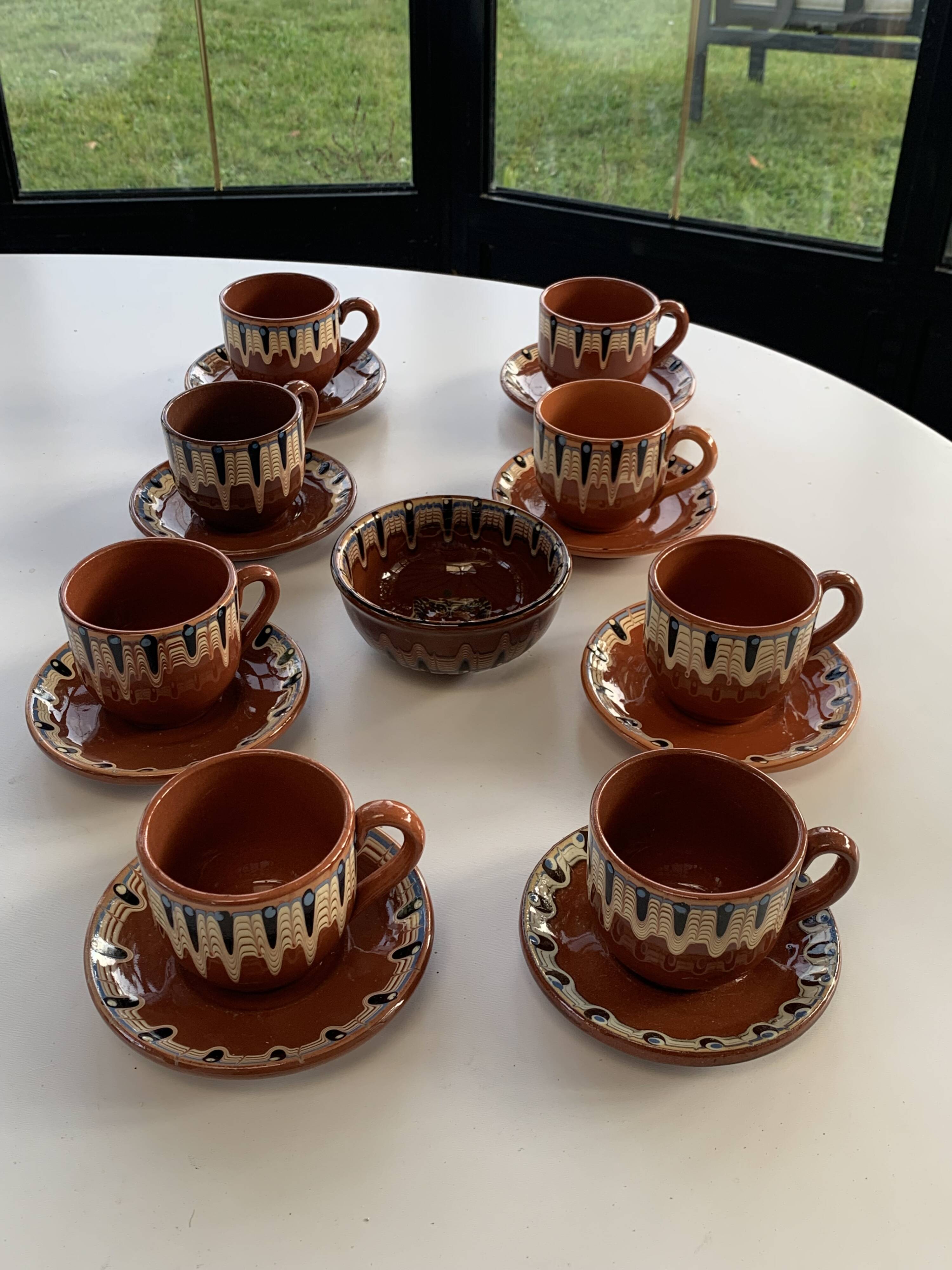 Coffee service composed of 17 pieces, 8 cups, 8 saucers and a sugar bowl, artisanal