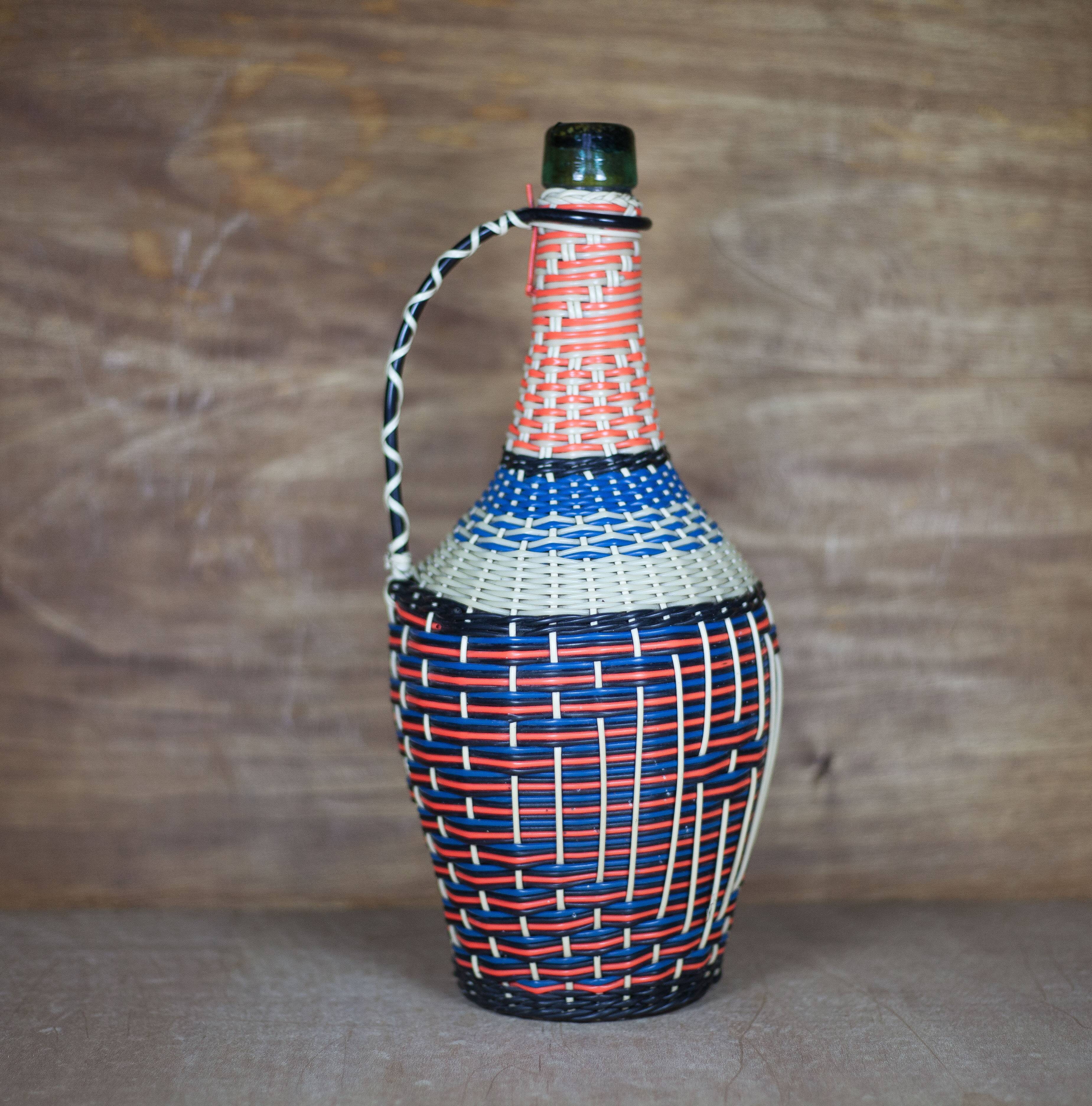 Braided thread bottle, plastic thread, scoubidou bottle, glass bottle, interior decoration,