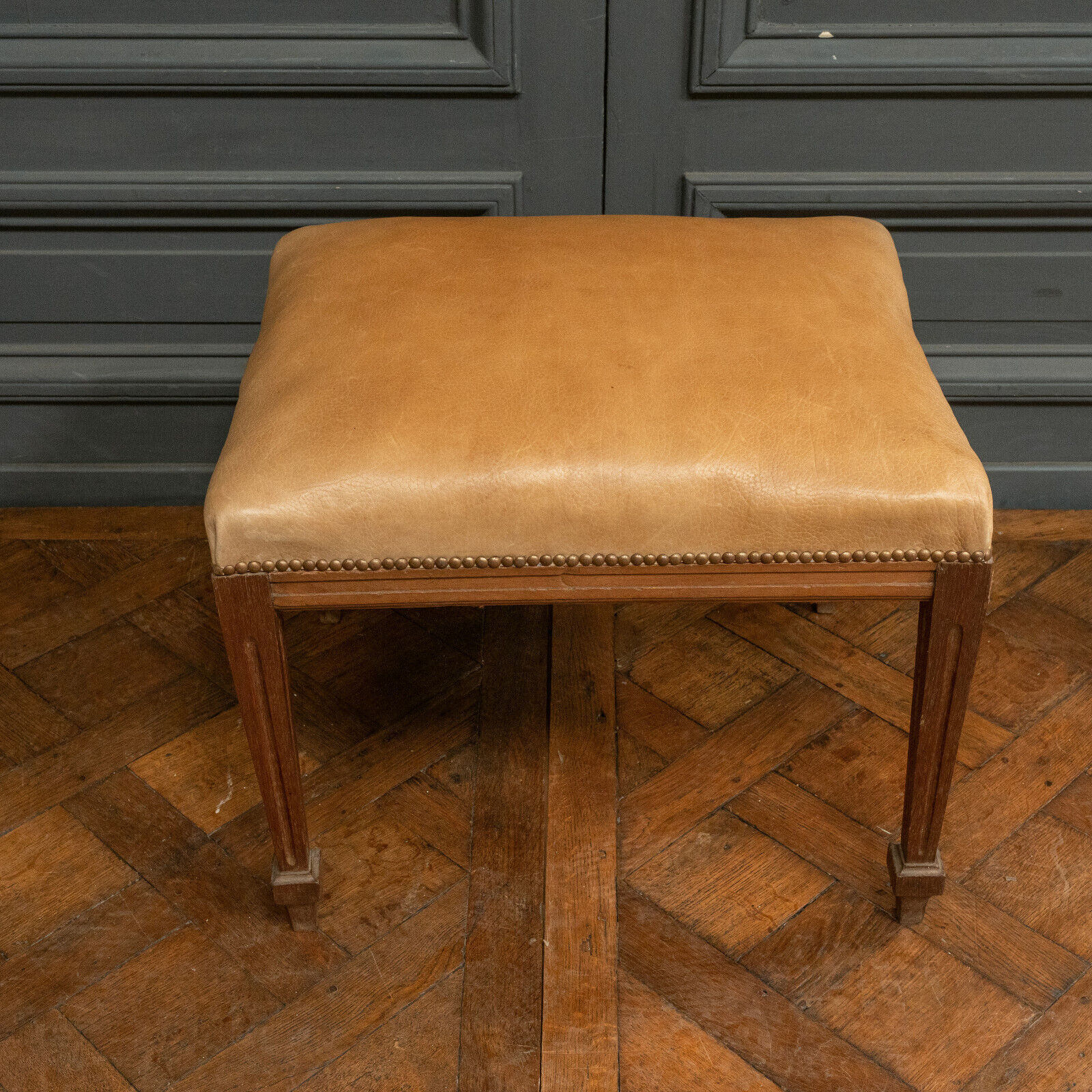 Oak stool early twentieth feet fluted leather top