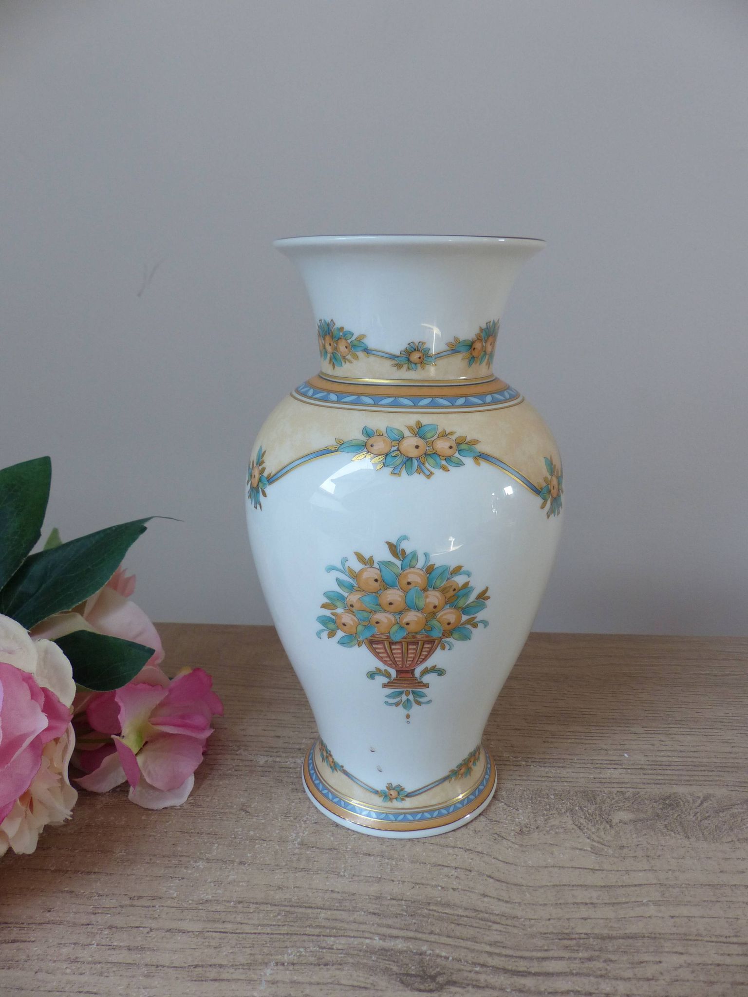 White Porcelain Vase Kaiser – Catherine Collection – Hand-Painted Decor