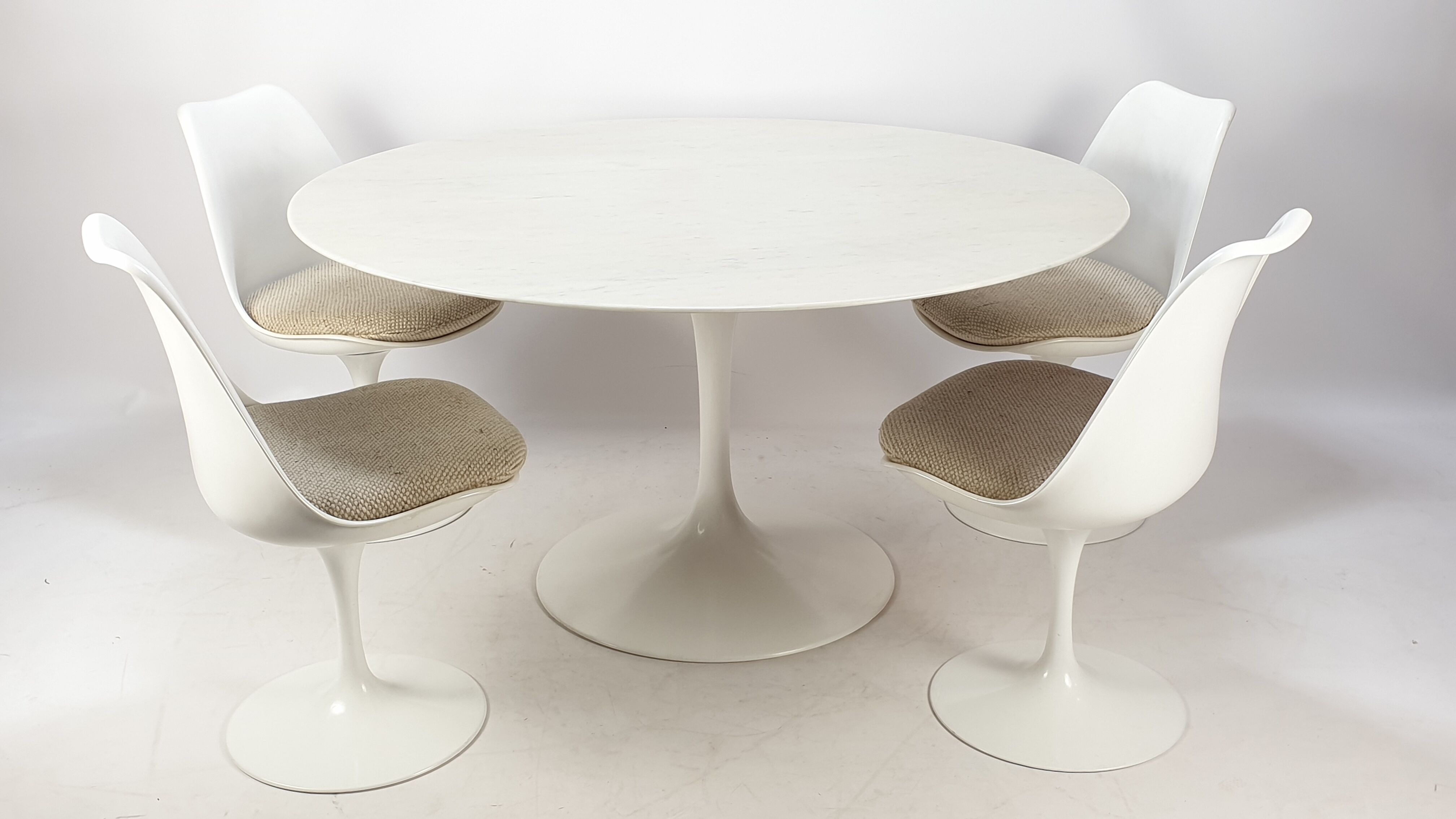 Tulip dining set by Eero Saarinen for Knoll, 1960