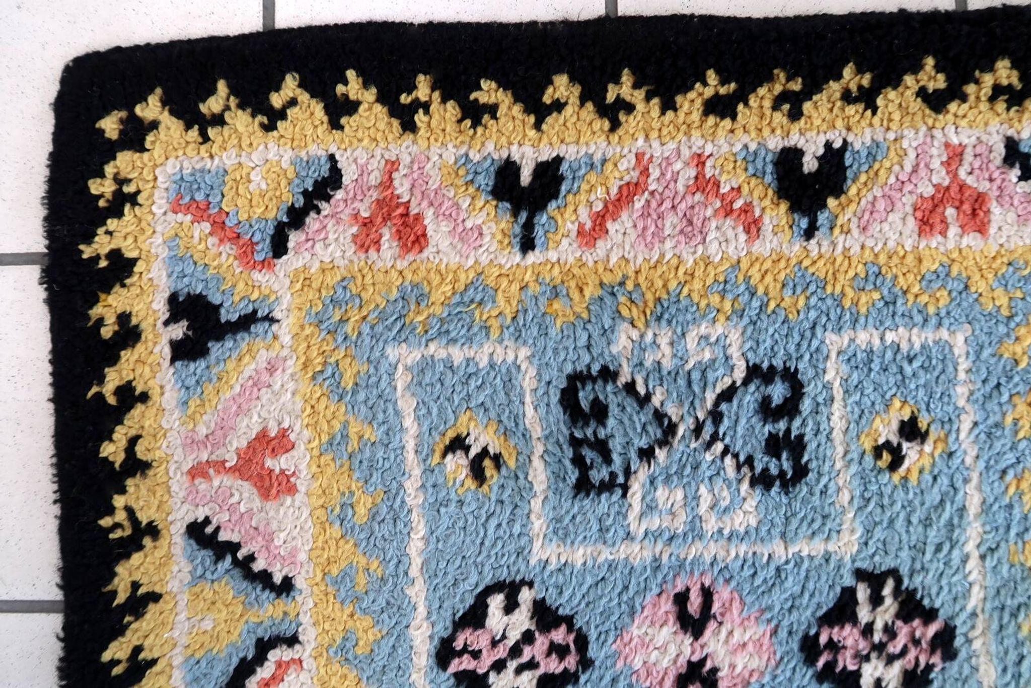 Tapis vintage français Savonnerie fait main en laine – 71 x 128 cm – 1960s
