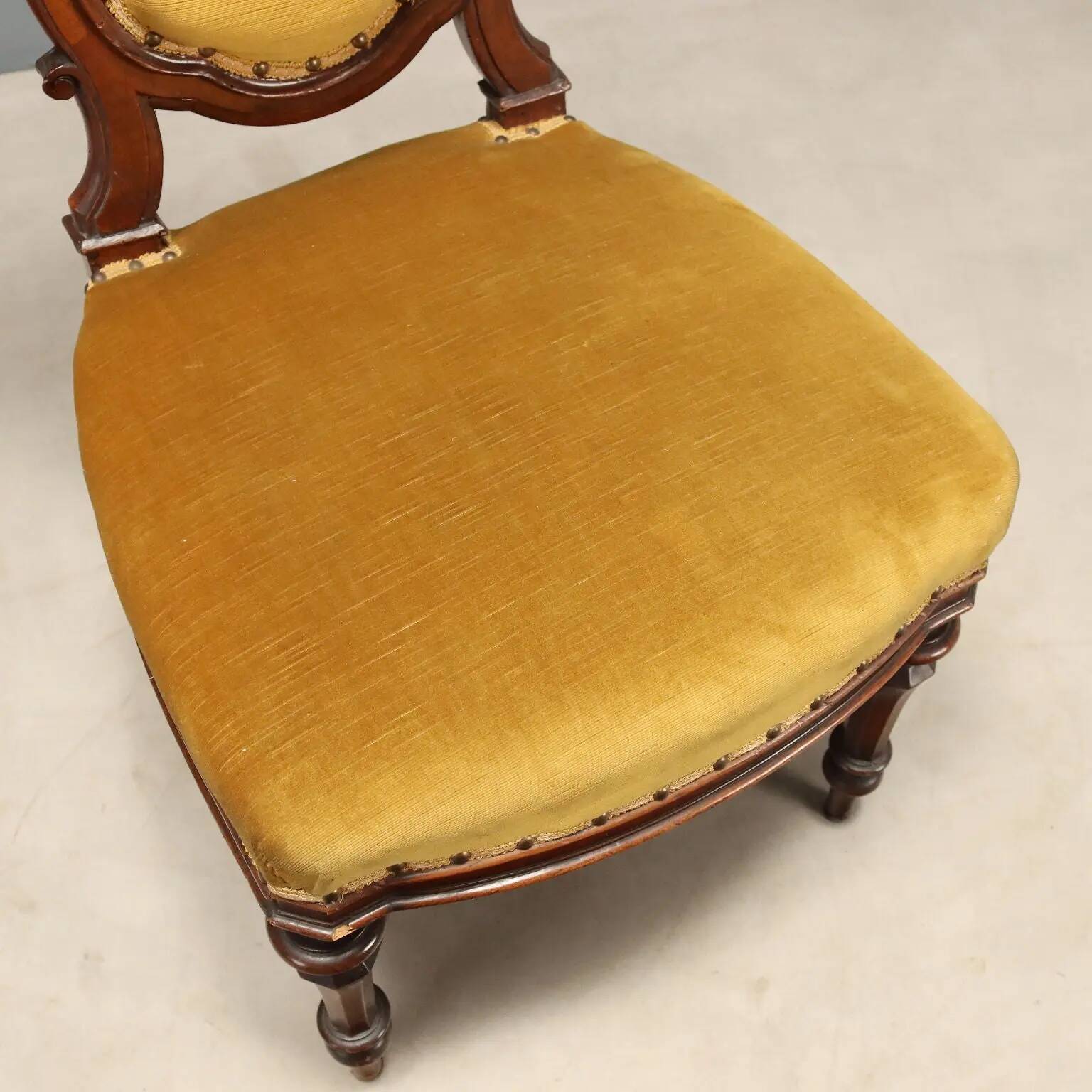 Umbertine chairs in walnut - Italy late 19th century
