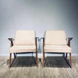 Paire de fauteuils « Bunny » de J. Chierowski années 60