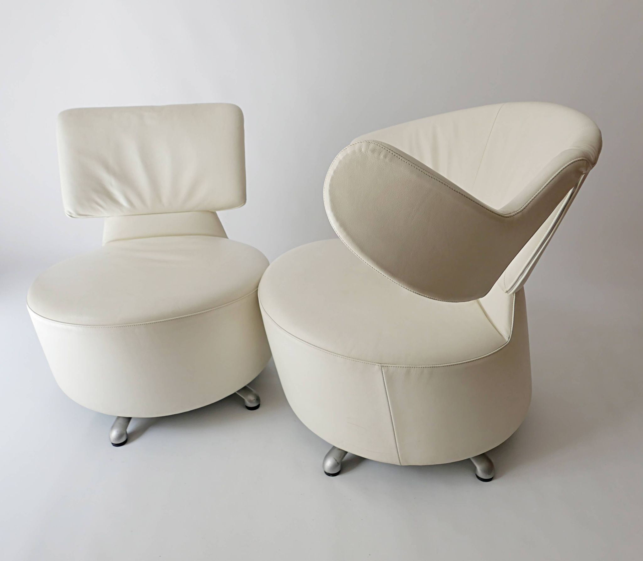 Canta and Aki swivel chairs in leather by Toshiyuki Kita for Cassina