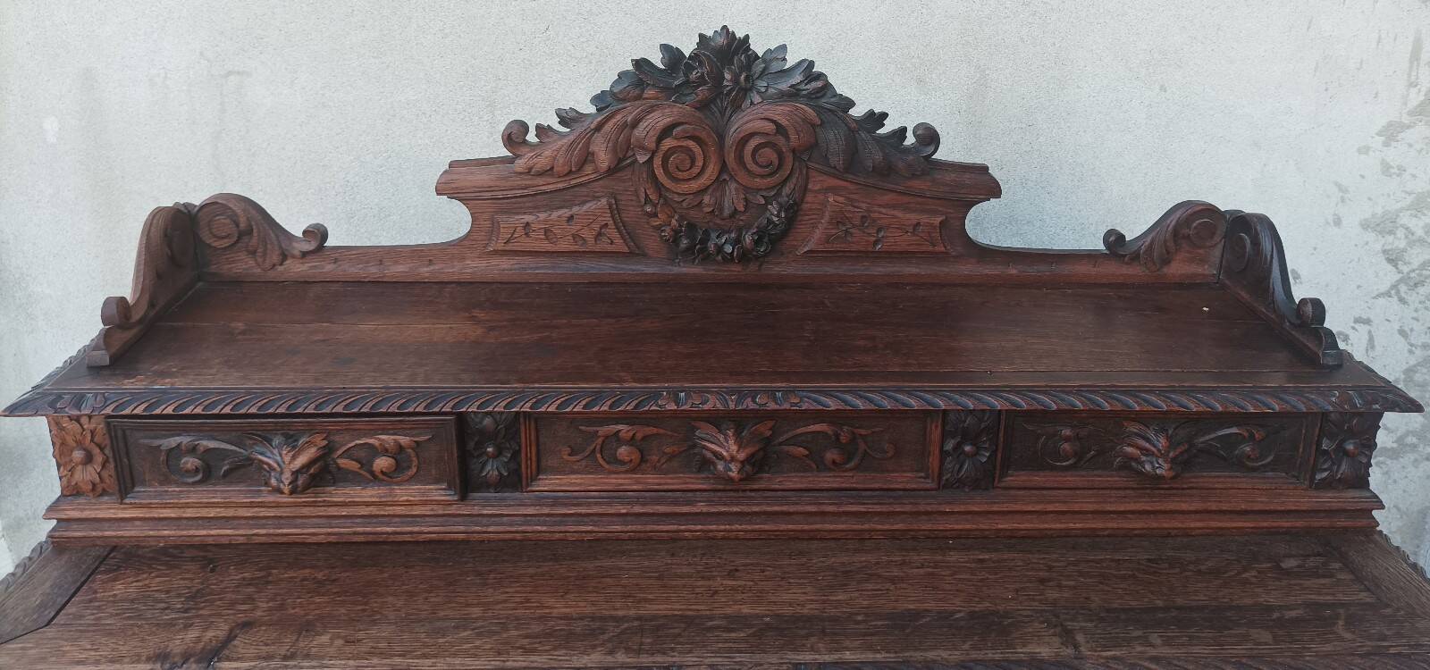 Louis XIII cylinder desk in carved oak, 19th century.