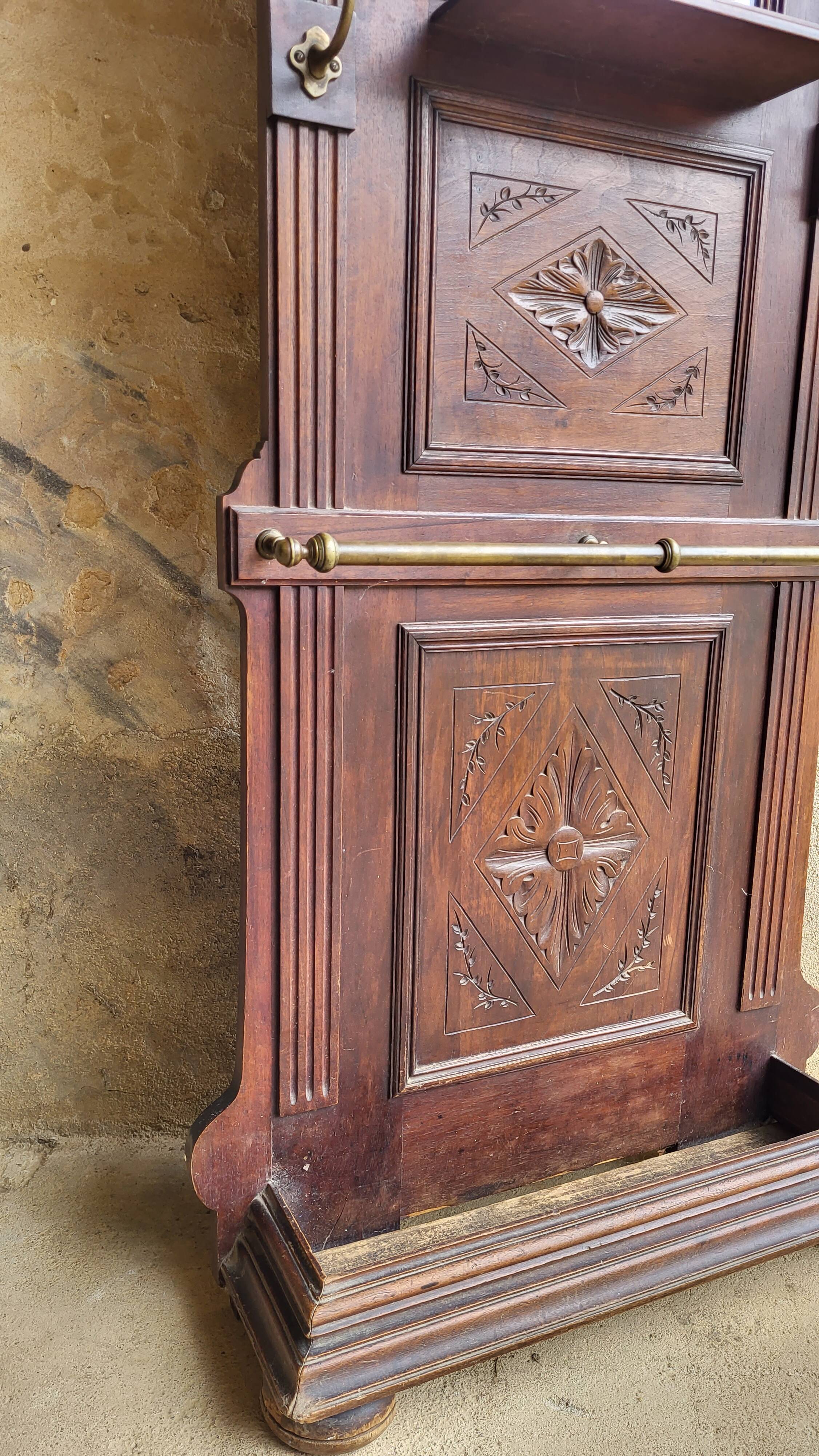 Wooden entrance cloakroom 1900