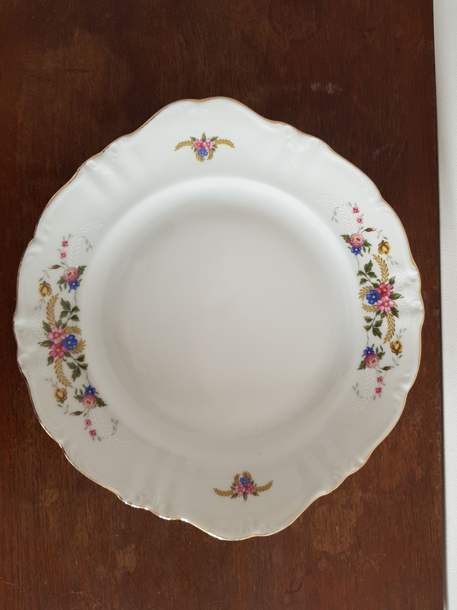 Dessert plates and porcelain dish flowers dessert service