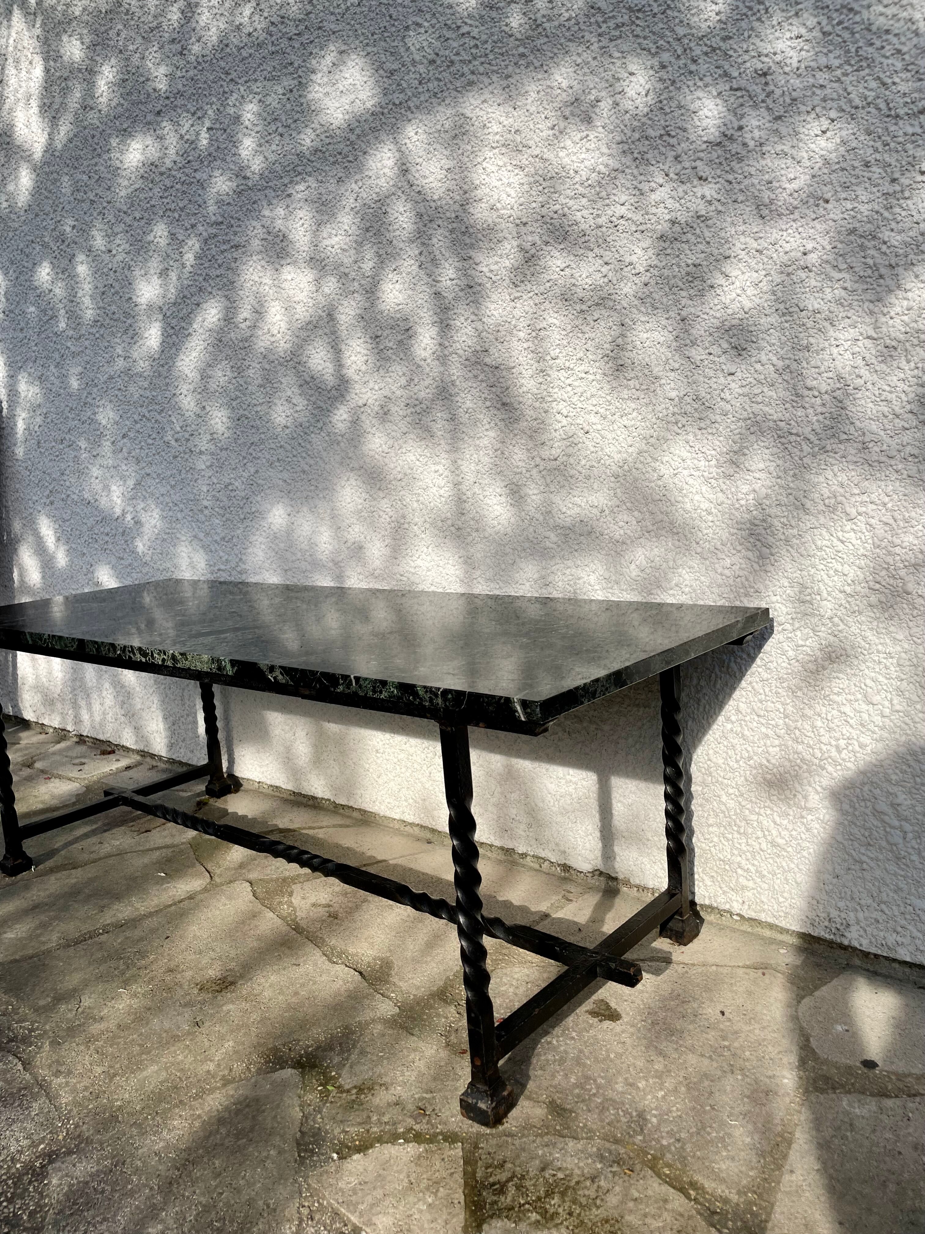 Table basse en fer forgé et marbre vert des Alpes