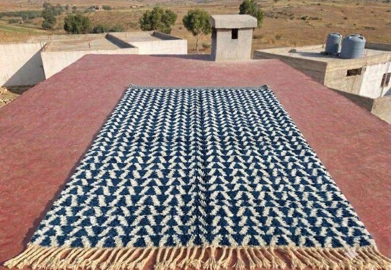 Moroccan Berber rug blue and ecru 300x200 cm – geometric pattern