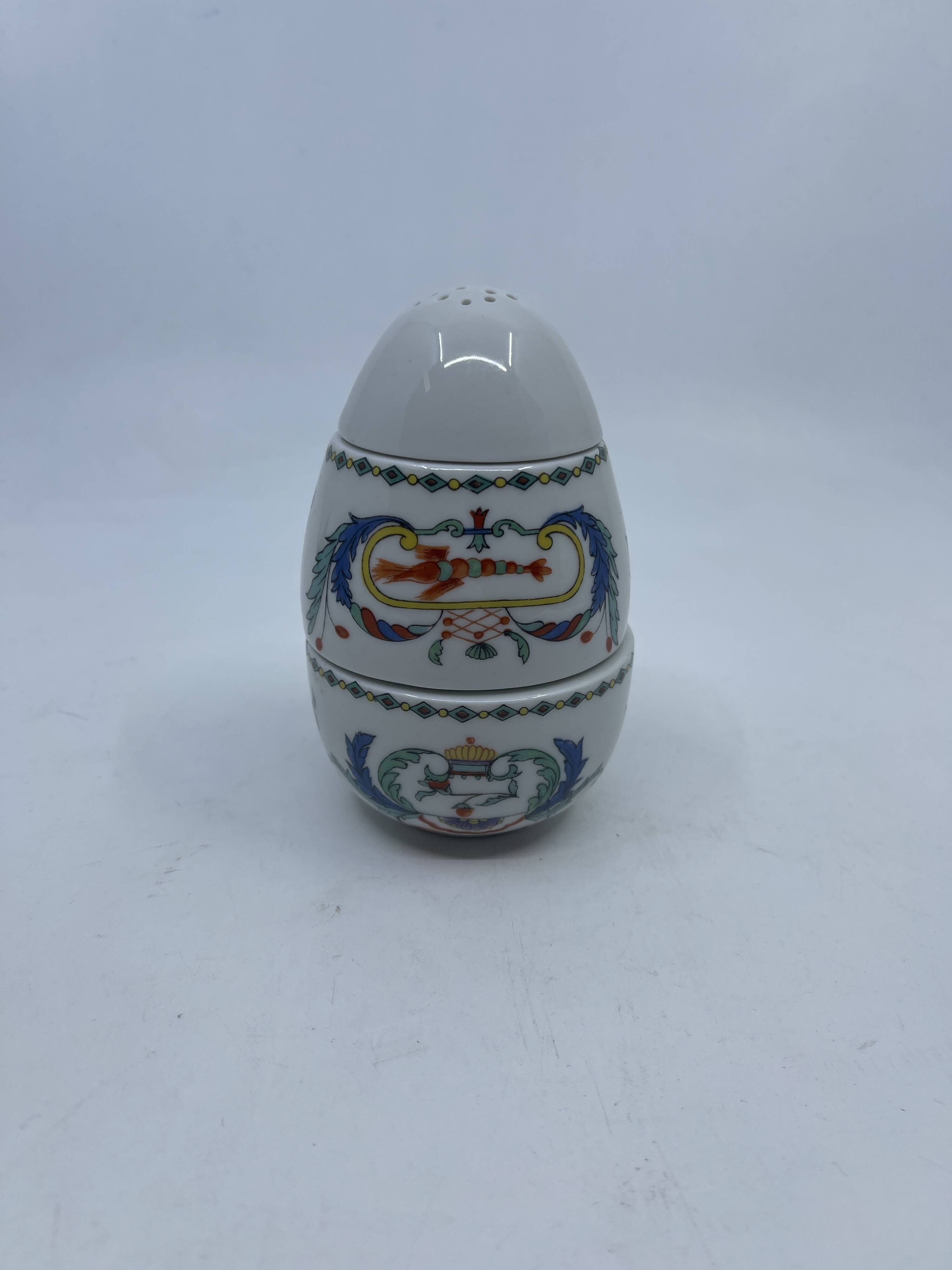 Service de table en porcelaine de Paris modèle décor Pavot, 21 pièces
