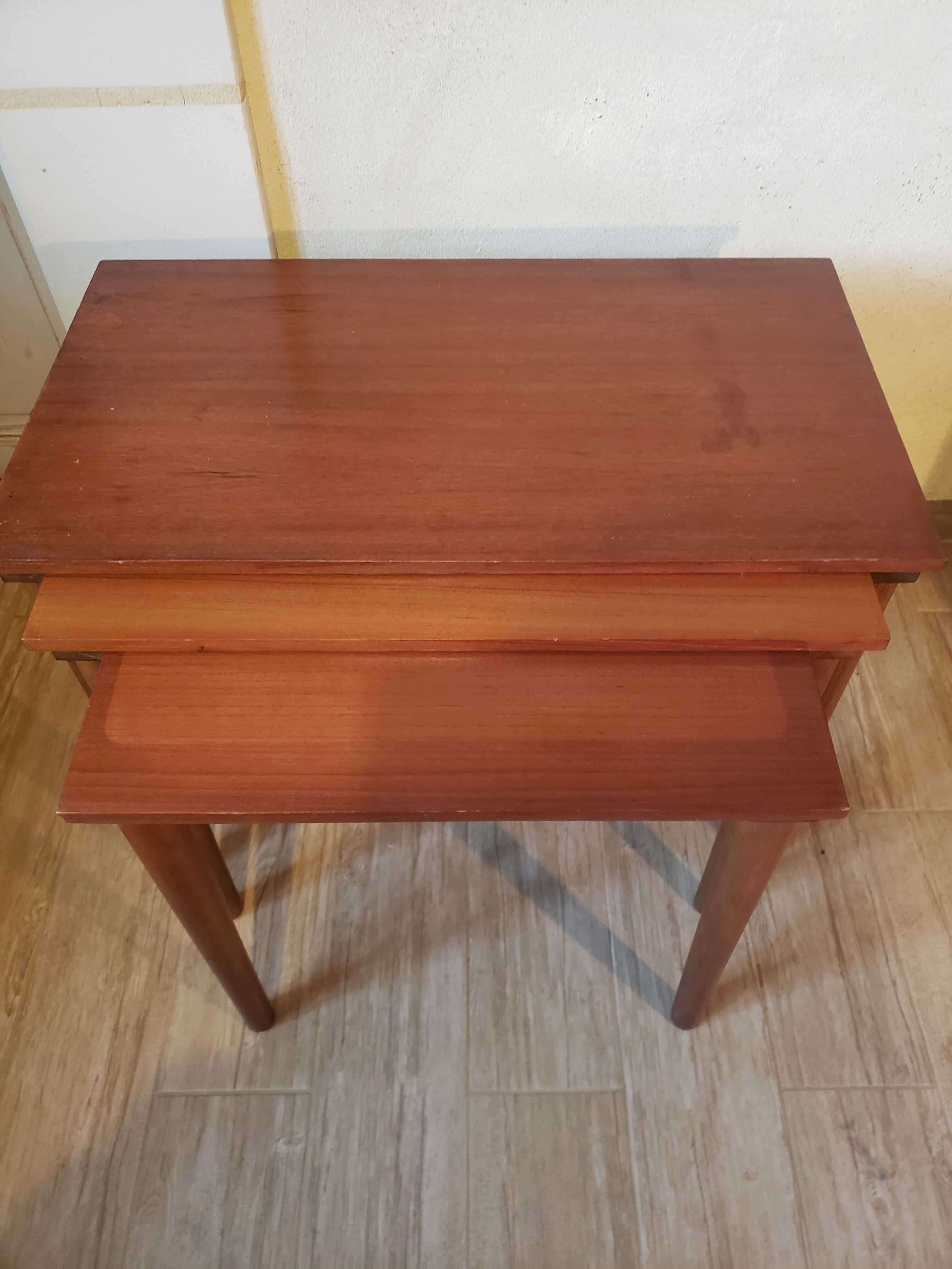 Scandinavian vintage gigognes tables