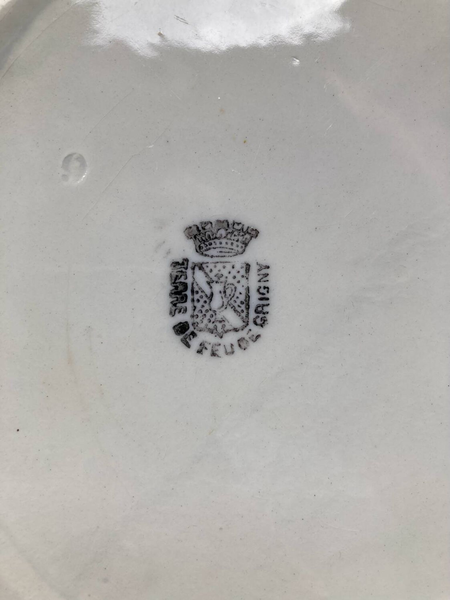 Plat Terre de feu de Grigny motif floral XIX - XXème