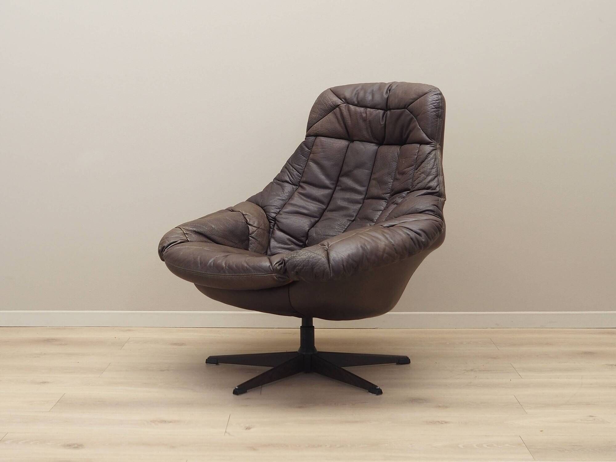 Leather swivel armchair, Danish design, 1960s, designer: H.W. Klein, manufacture: Bramin