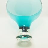 Grand vase sur pied en verre sarcelle