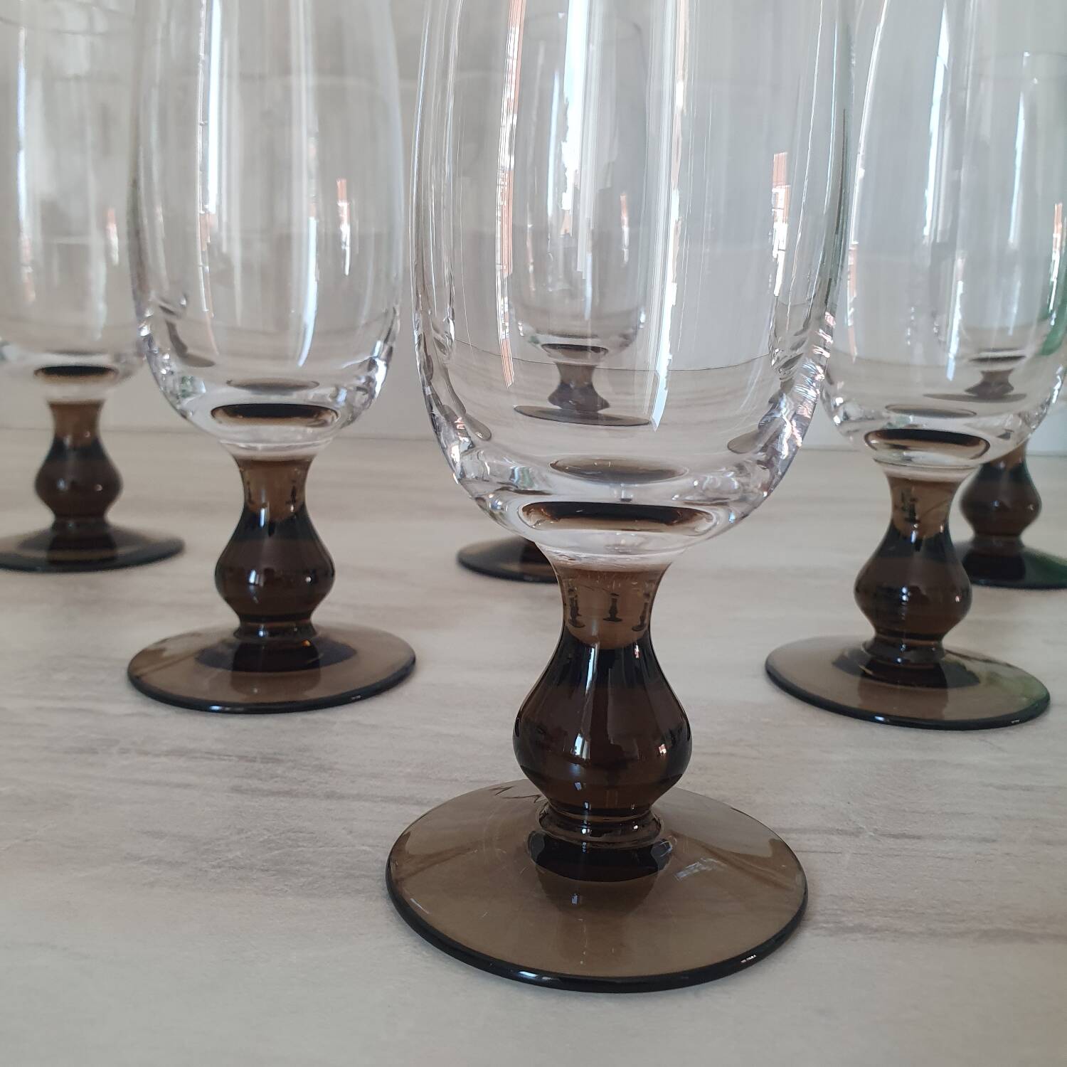 Champagne flutes with smoked brown glass feet