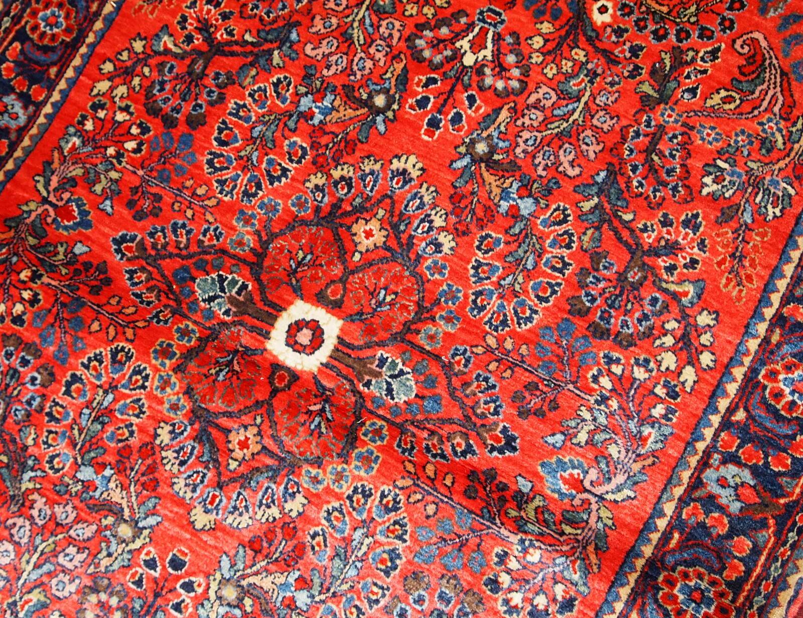 Handmade antique Persian Sarouk rug 3.2' x 5.2' (97cm x 158cm) 1920s
