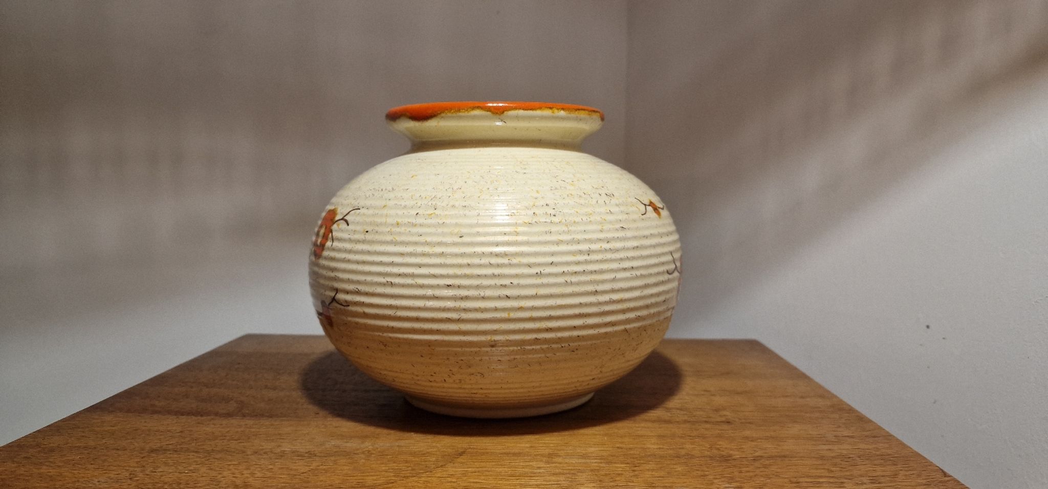Vase poterie fleurie