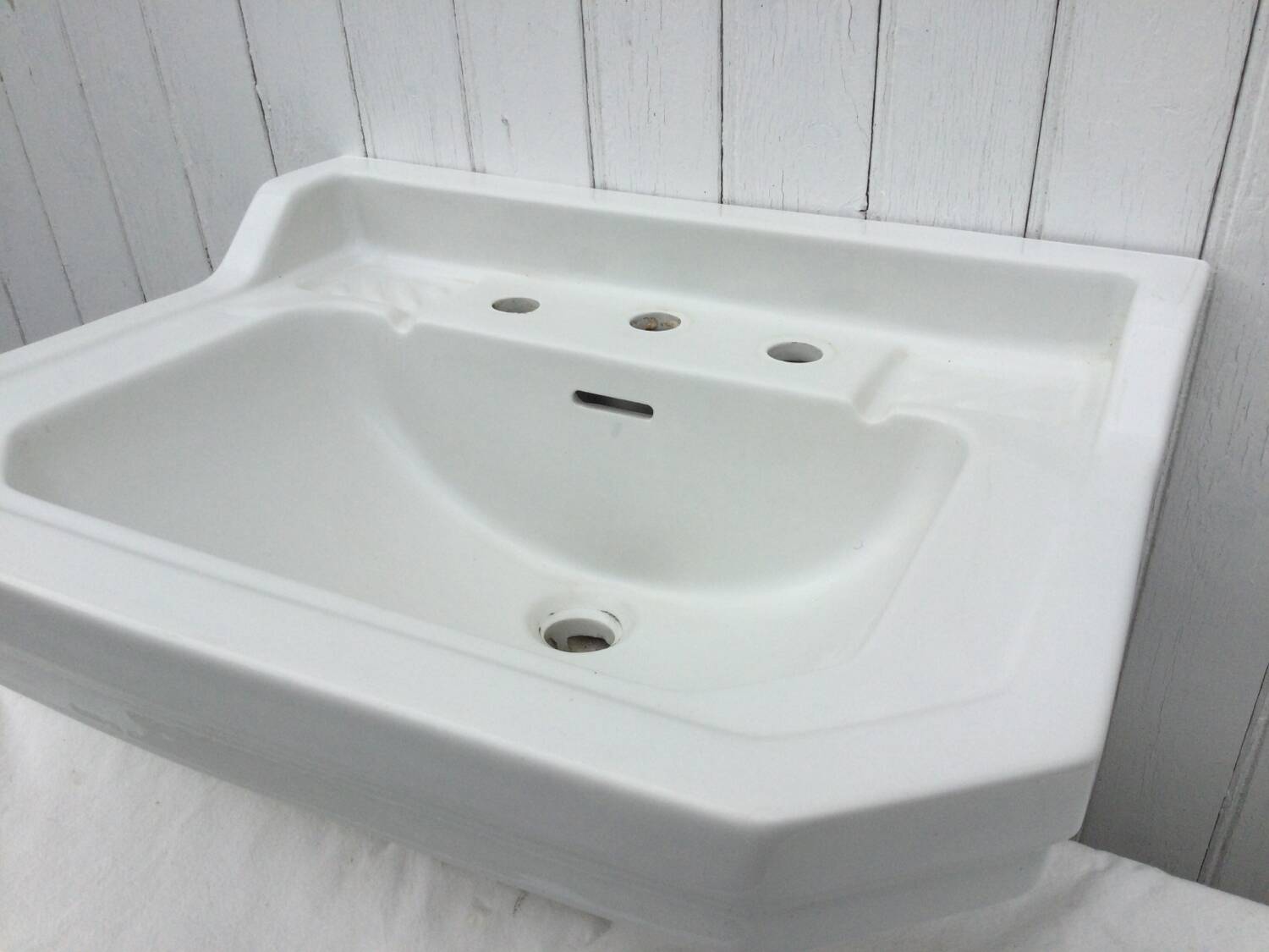 White ceramic washbasin, 1950