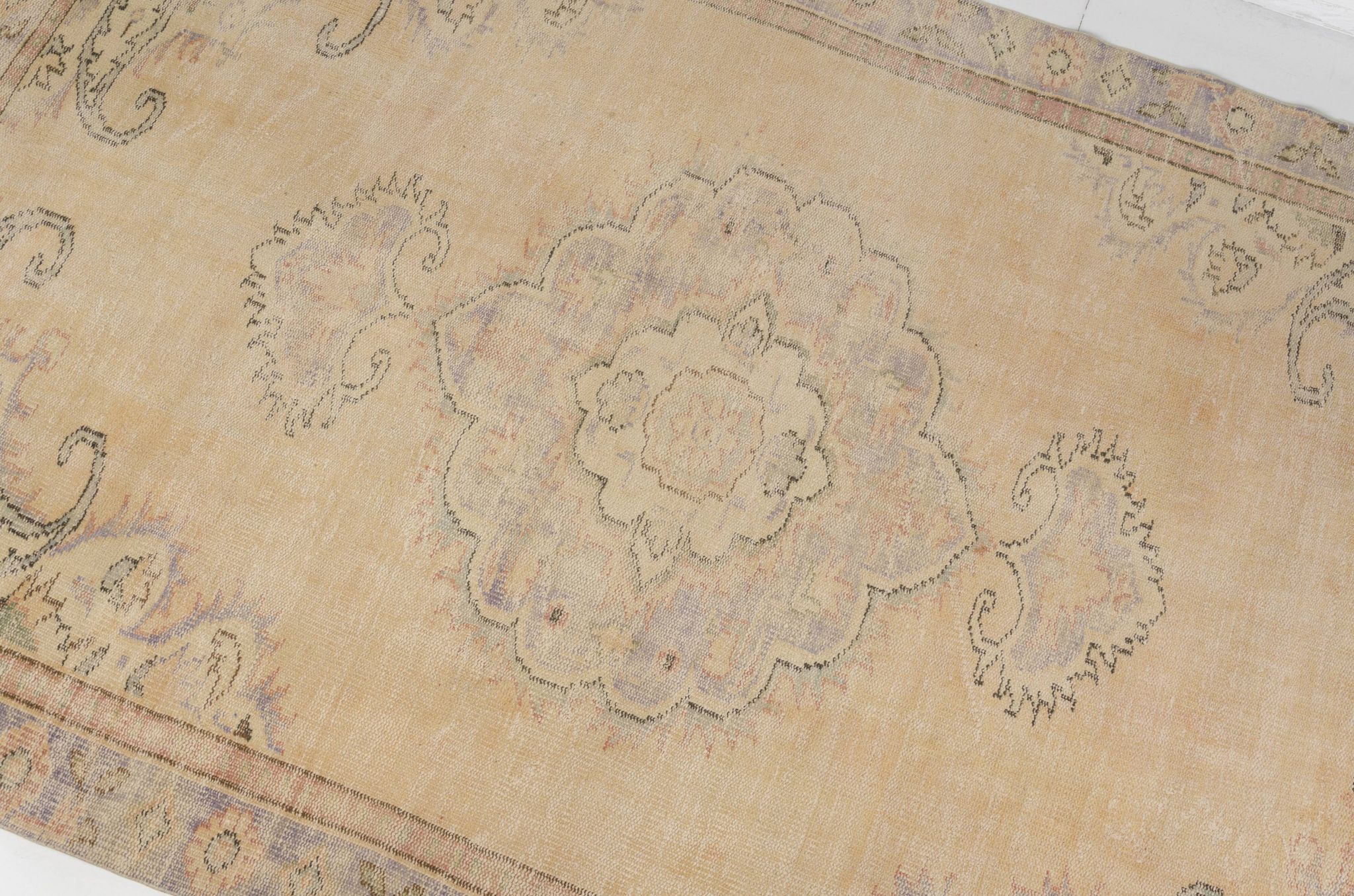 Tapis d'aire vintage Oushak floral