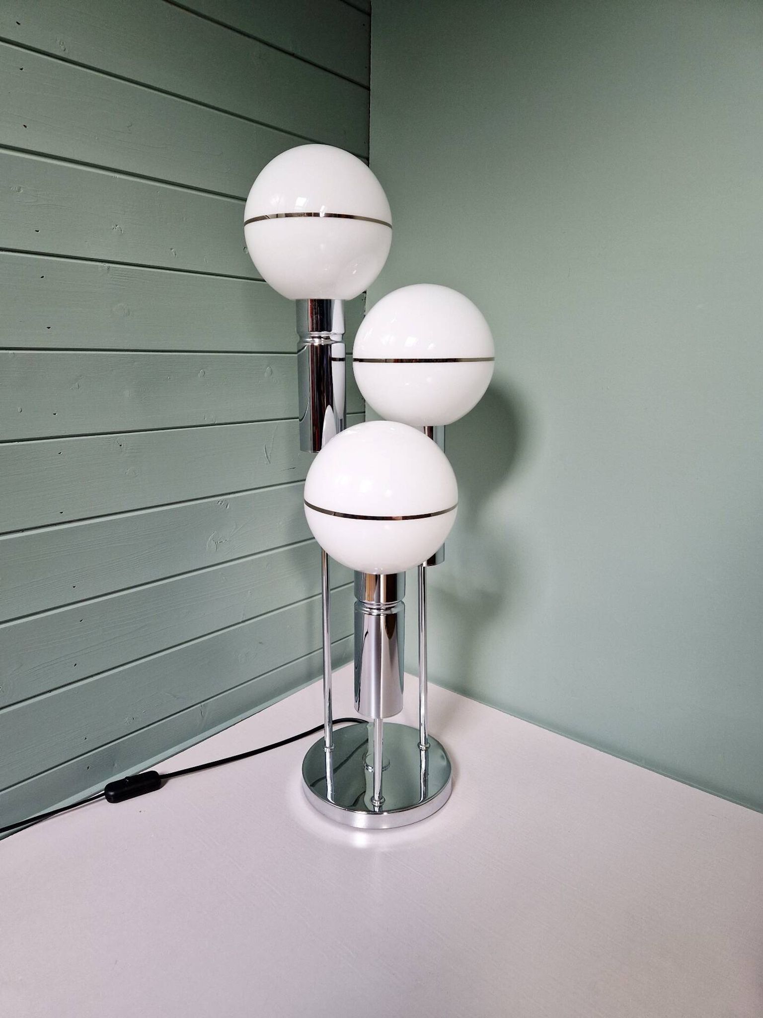 Lampe Space en métal chromé et globe en opaline, 1970
