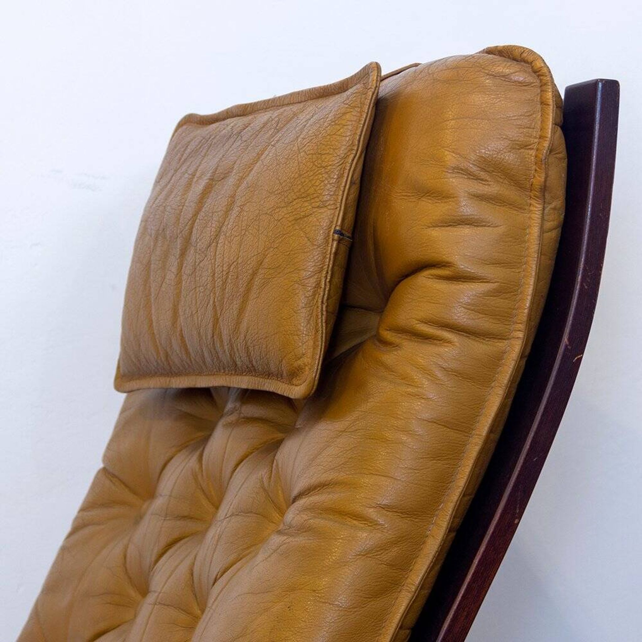Fauteuil danois en cuir coloré, années 1970