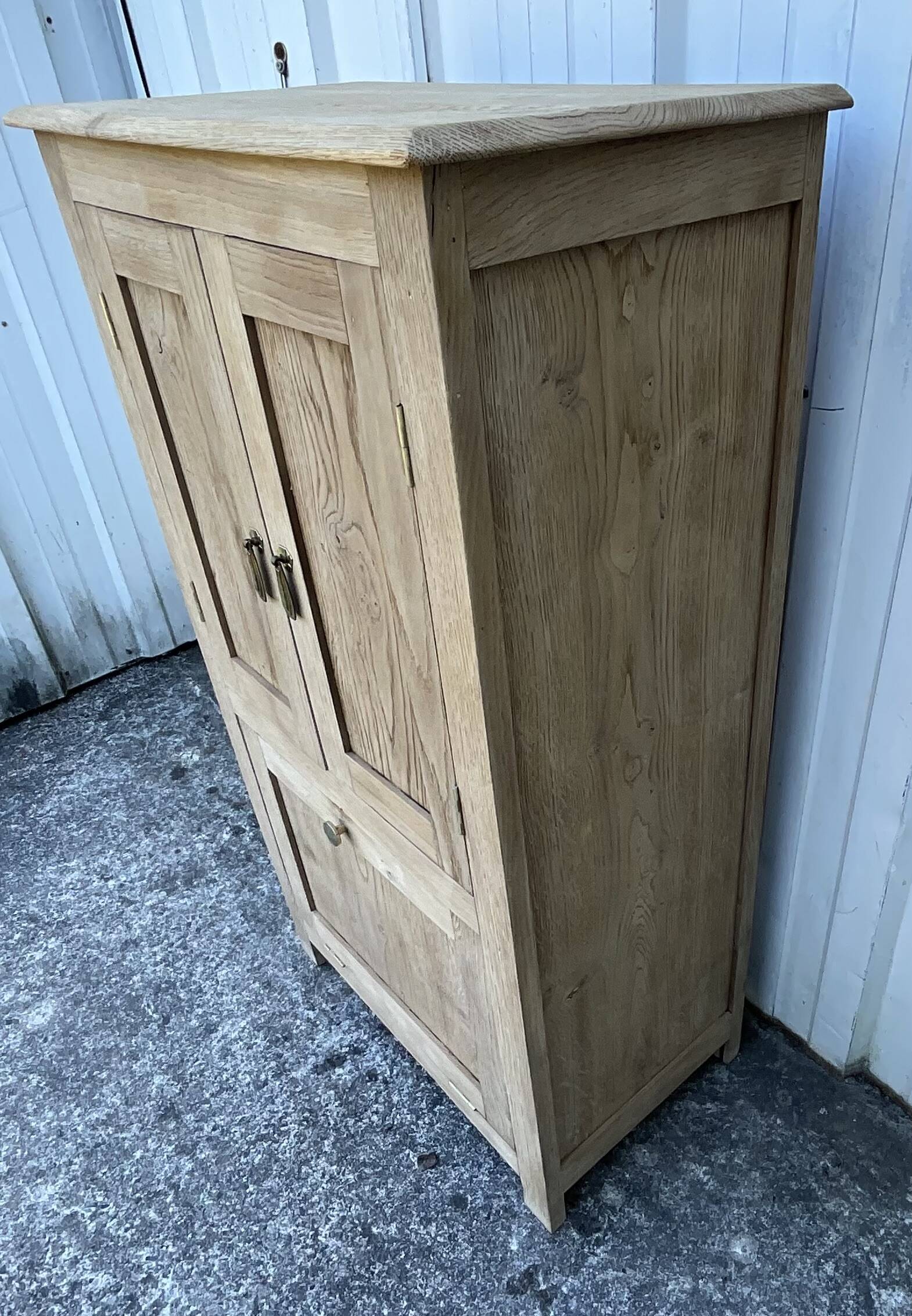 Solid oak storage unit – Contemporary country style