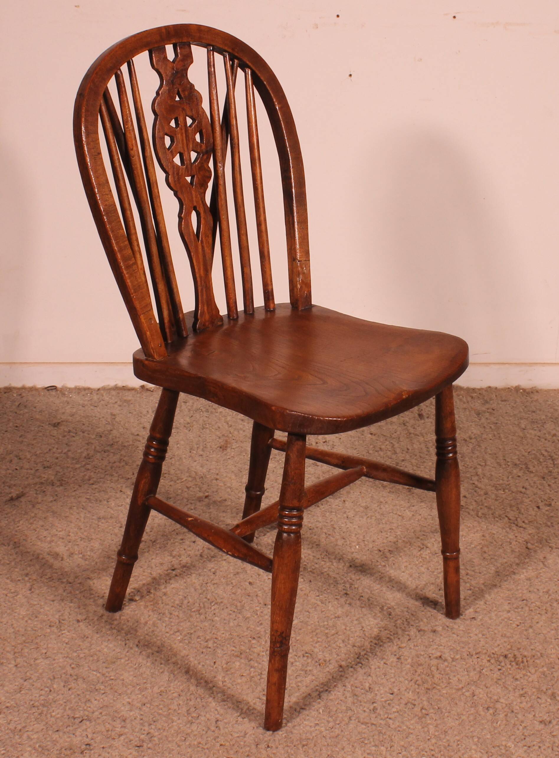 Set Of 10 19th Century Windsor Wheelback Chairs