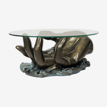 Hollywood Regency hand-shaped coffee table, from the 70s and 80s, in bronze patinated resin.