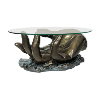 Hollywood Regency hand-shaped coffee table, from the 70s and 80s, in bronze patinated resin.