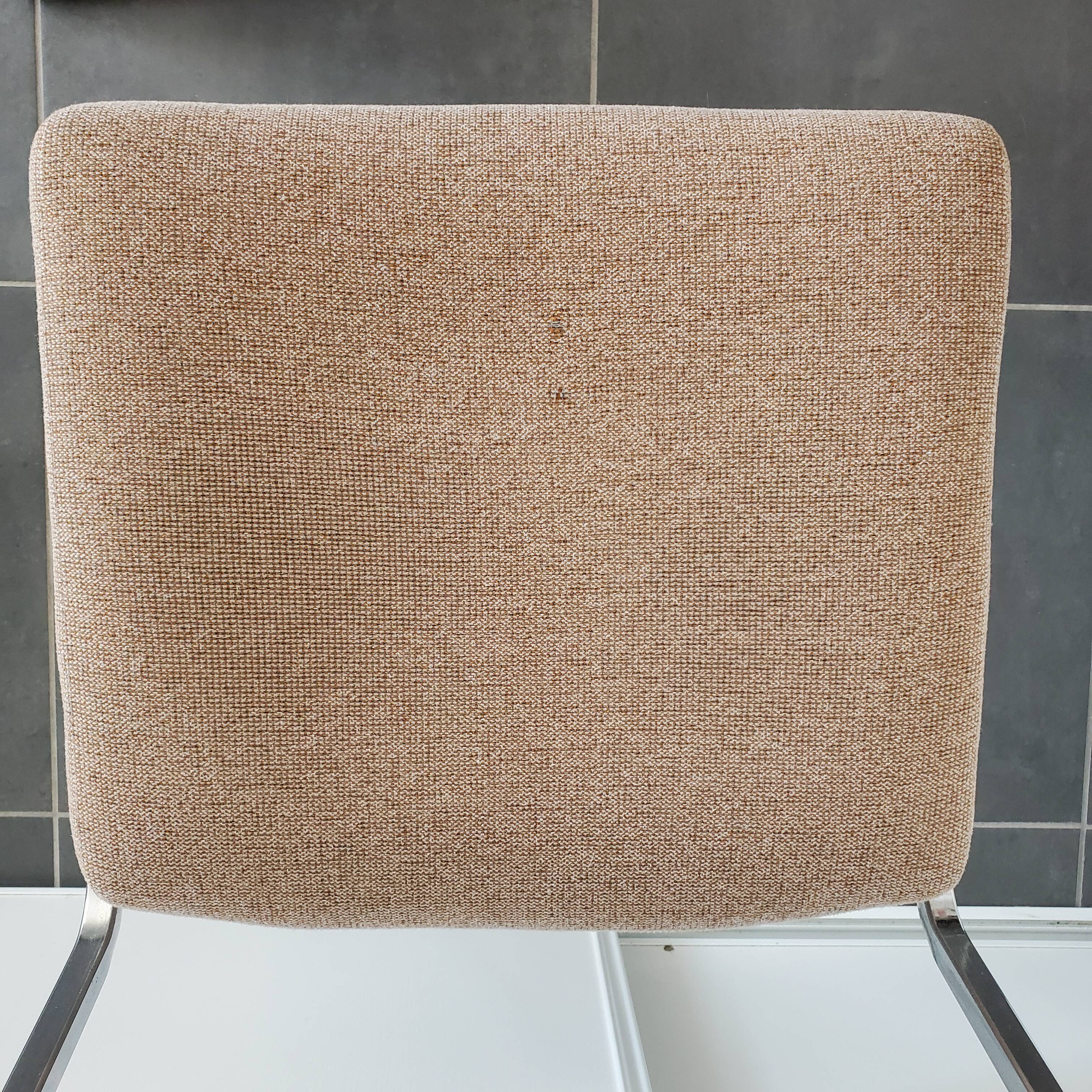Chaise inclinée métal et assise tissu